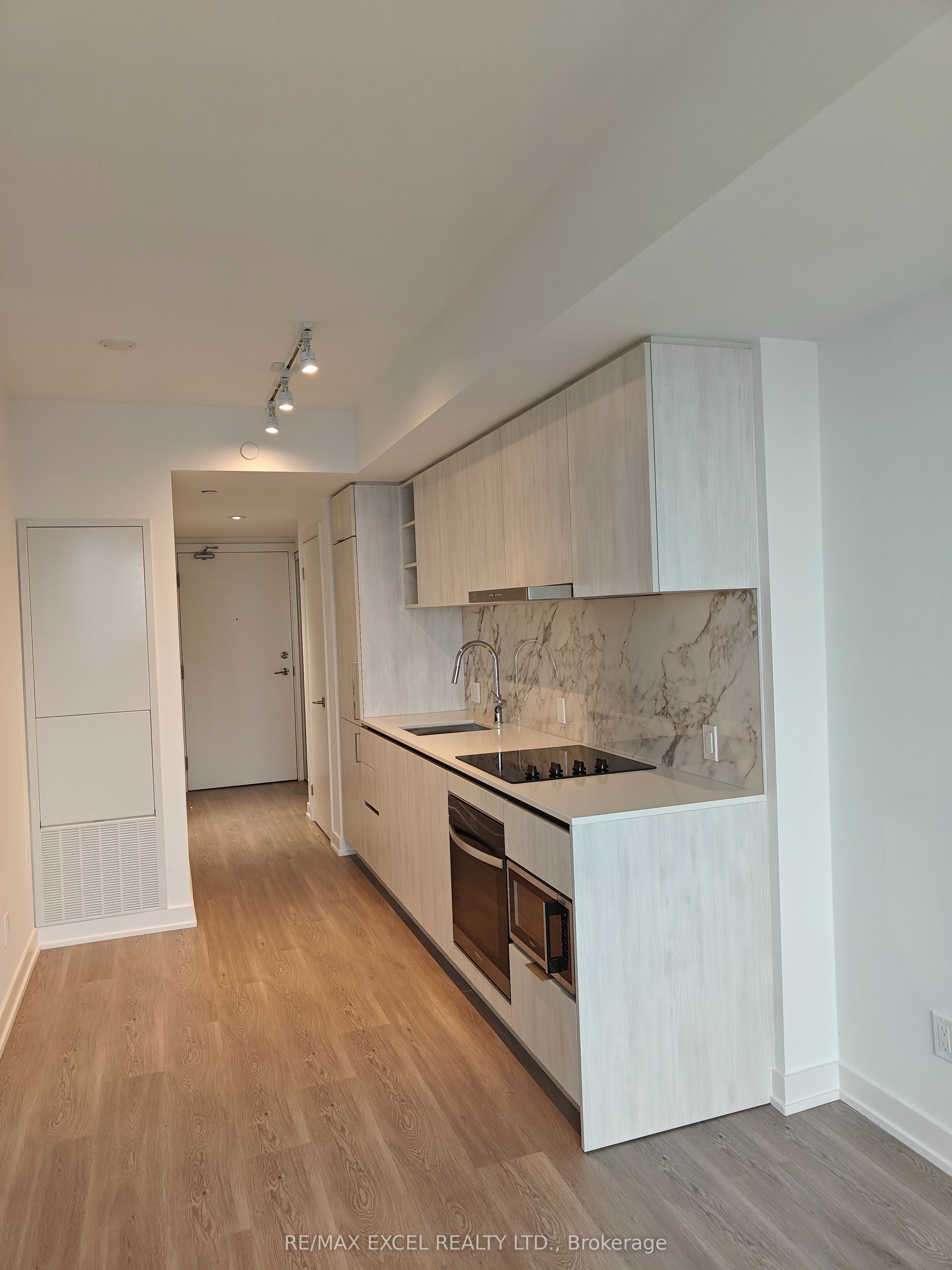 8 Wellesley Street W, #3711