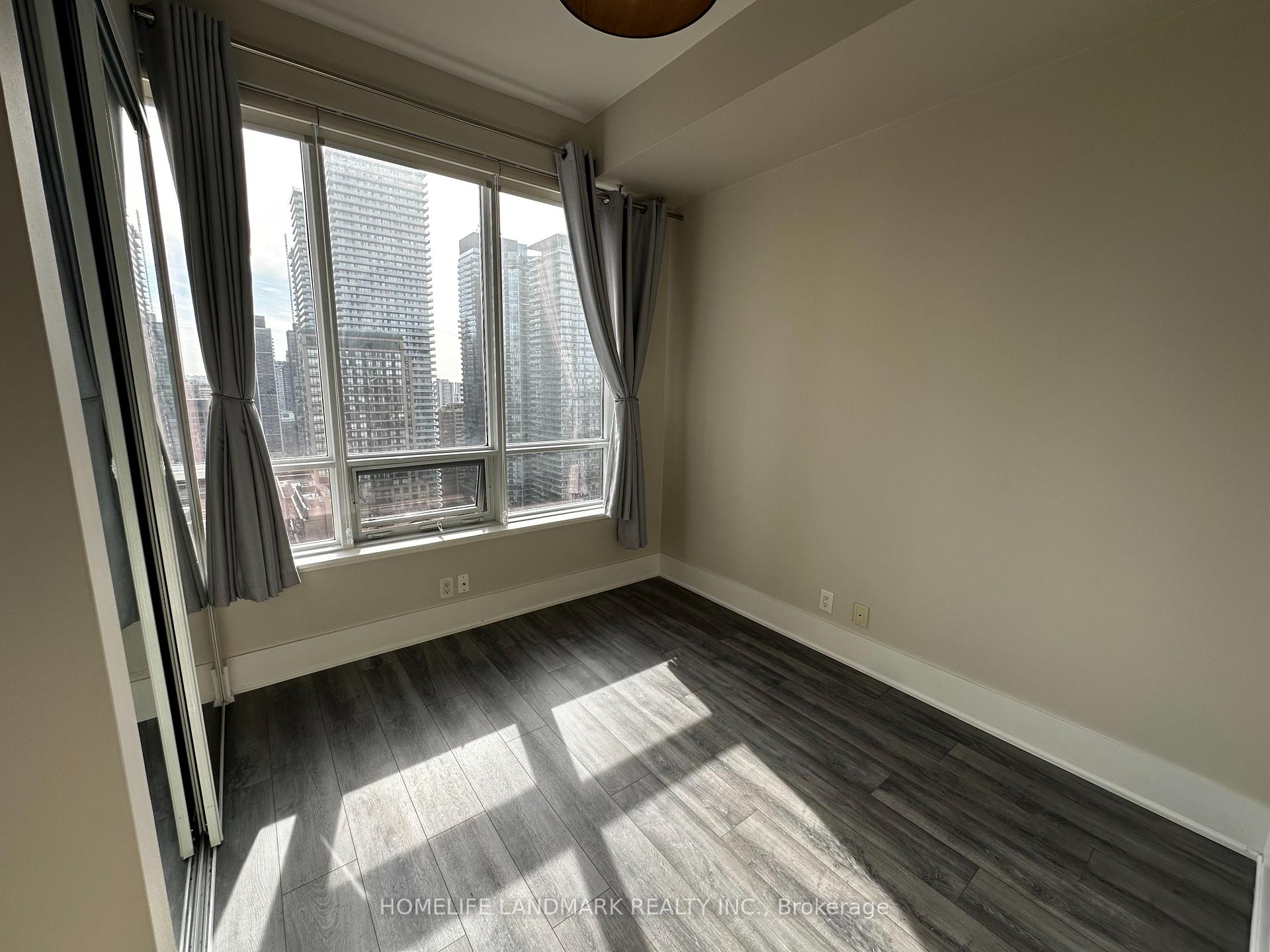 2 Bedrooms Condo at 21 Balmuto, Toronto For sale