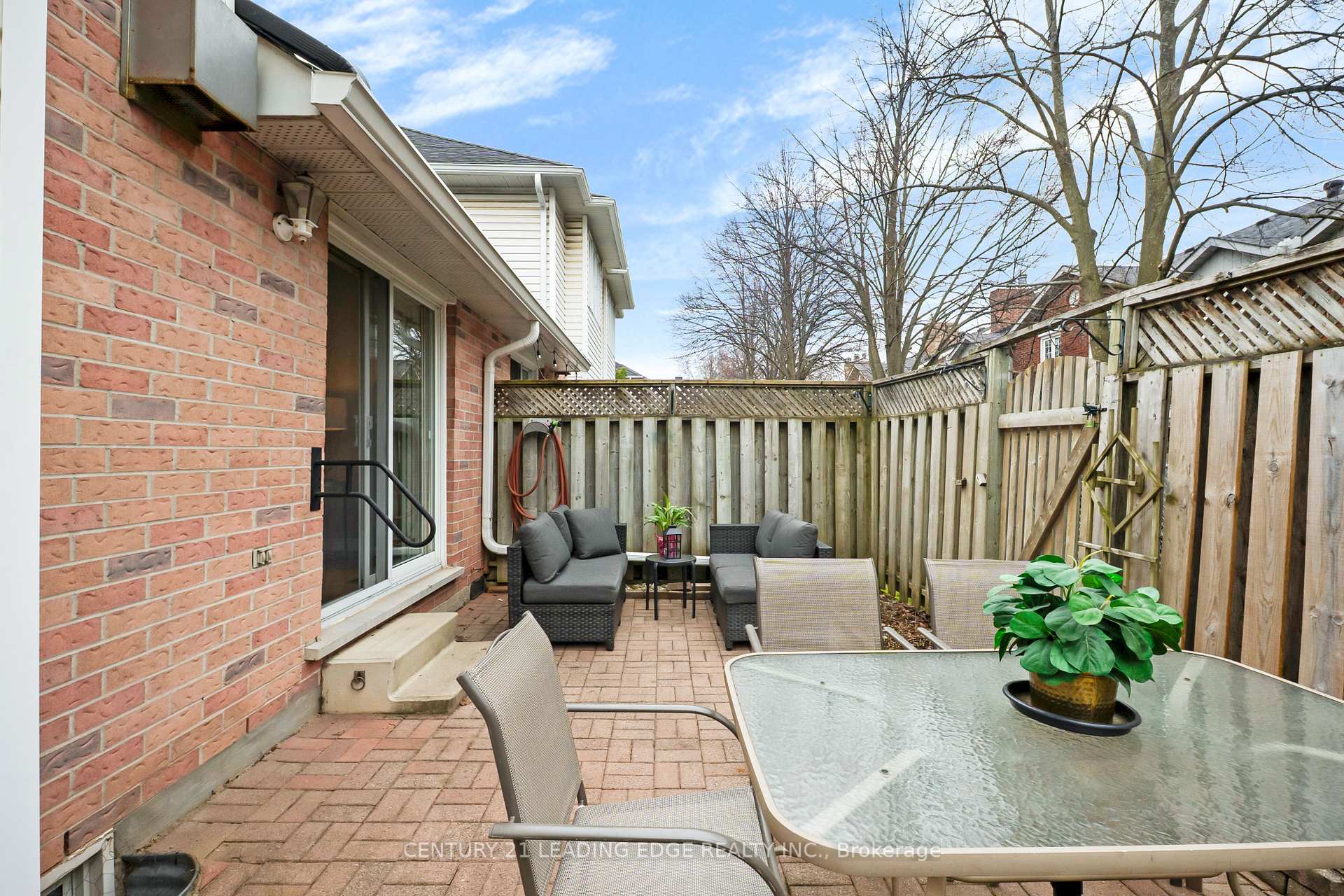 3 Bedrooms Condo at 2435 Woodward,  Burlington For sale