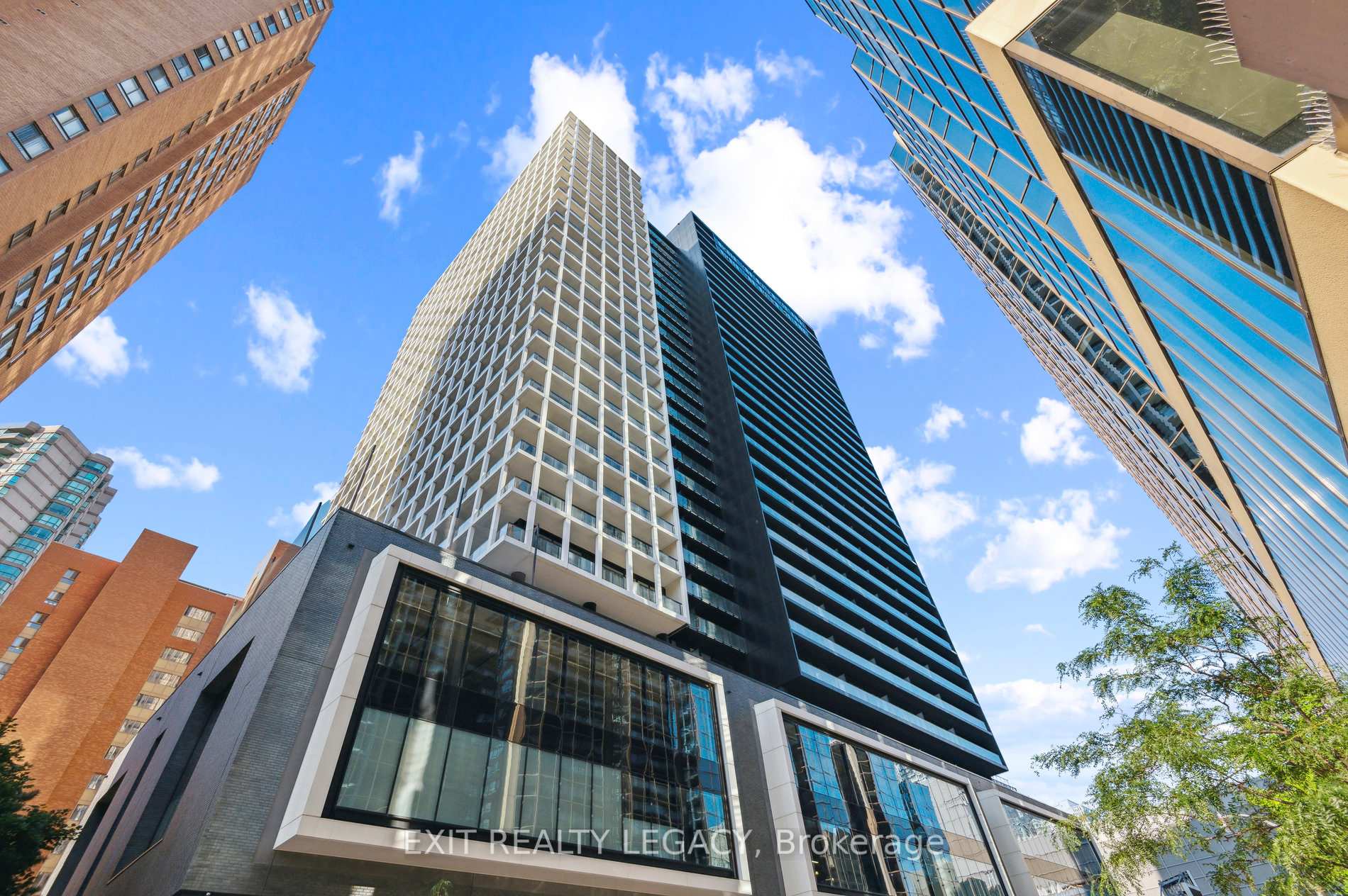 2 Bedrooms Condo at 20 Edward,  Toronto For sale