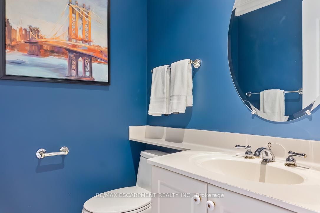 1 Bedroom Condo at 1900 The Collegeway, Mississauga For sale