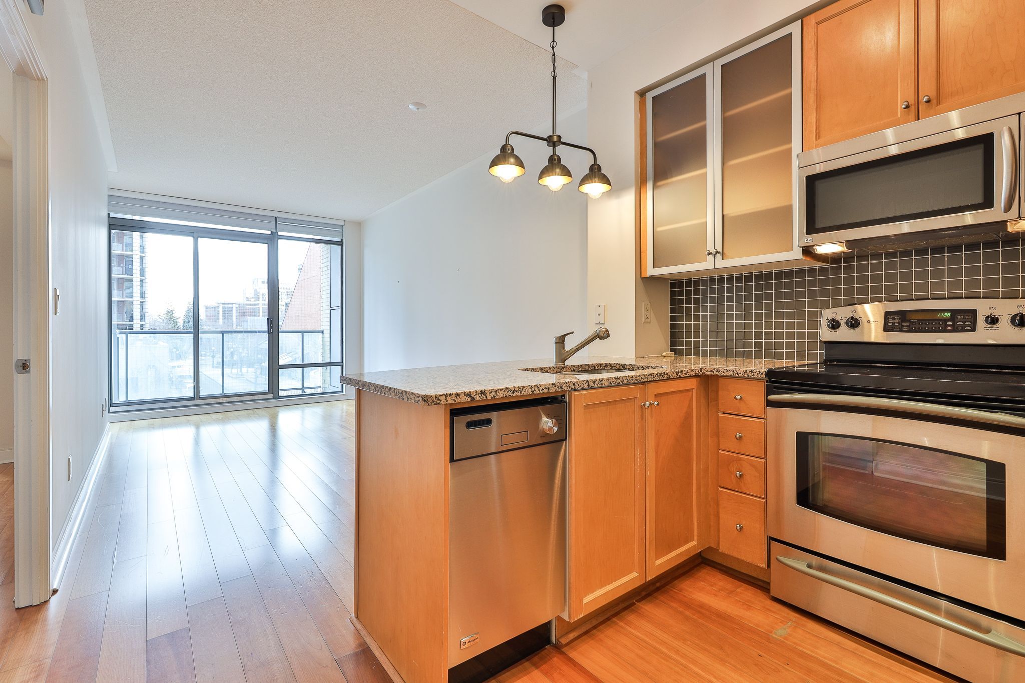 18 Yorkville Avenue 318