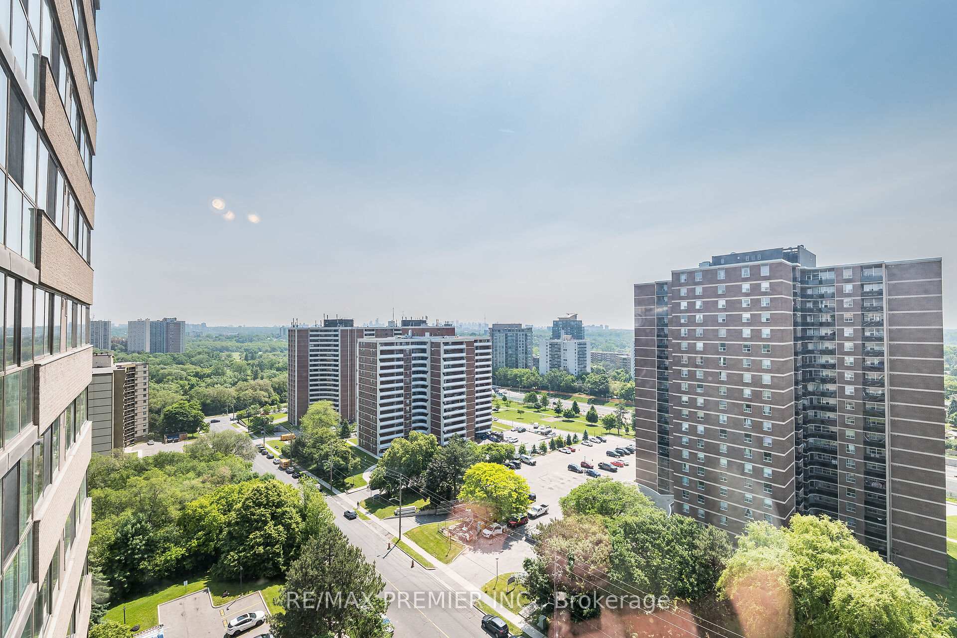 3 Bedrooms Condo at 40 Richview, Toronto For sale