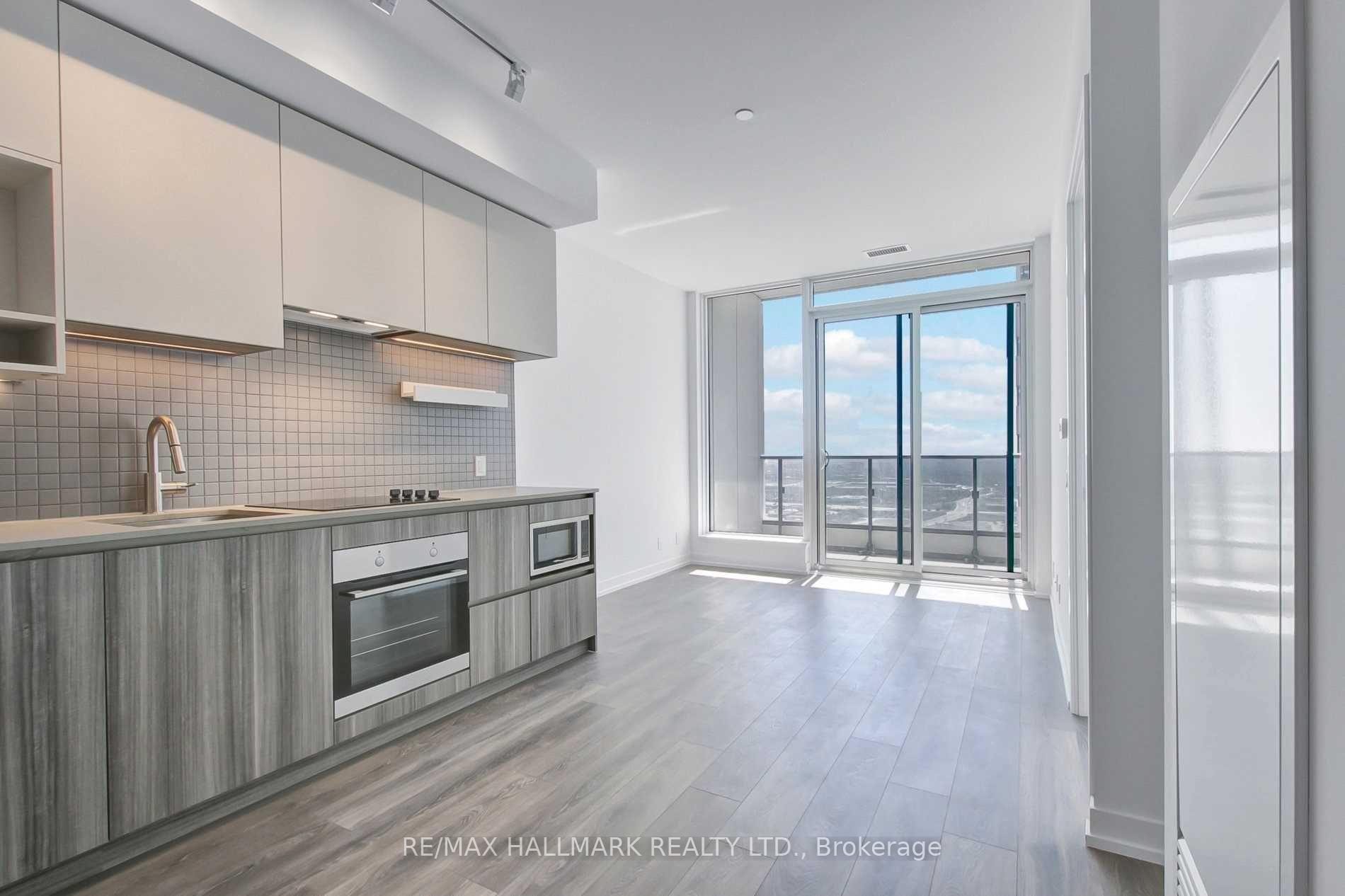 3 Bedrooms Condo at 898 Portage, Vaughan For sale