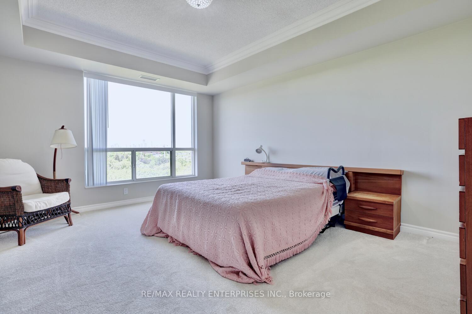 3 Bedrooms Condo at 1900 The Collegeway, Mississauga For sale