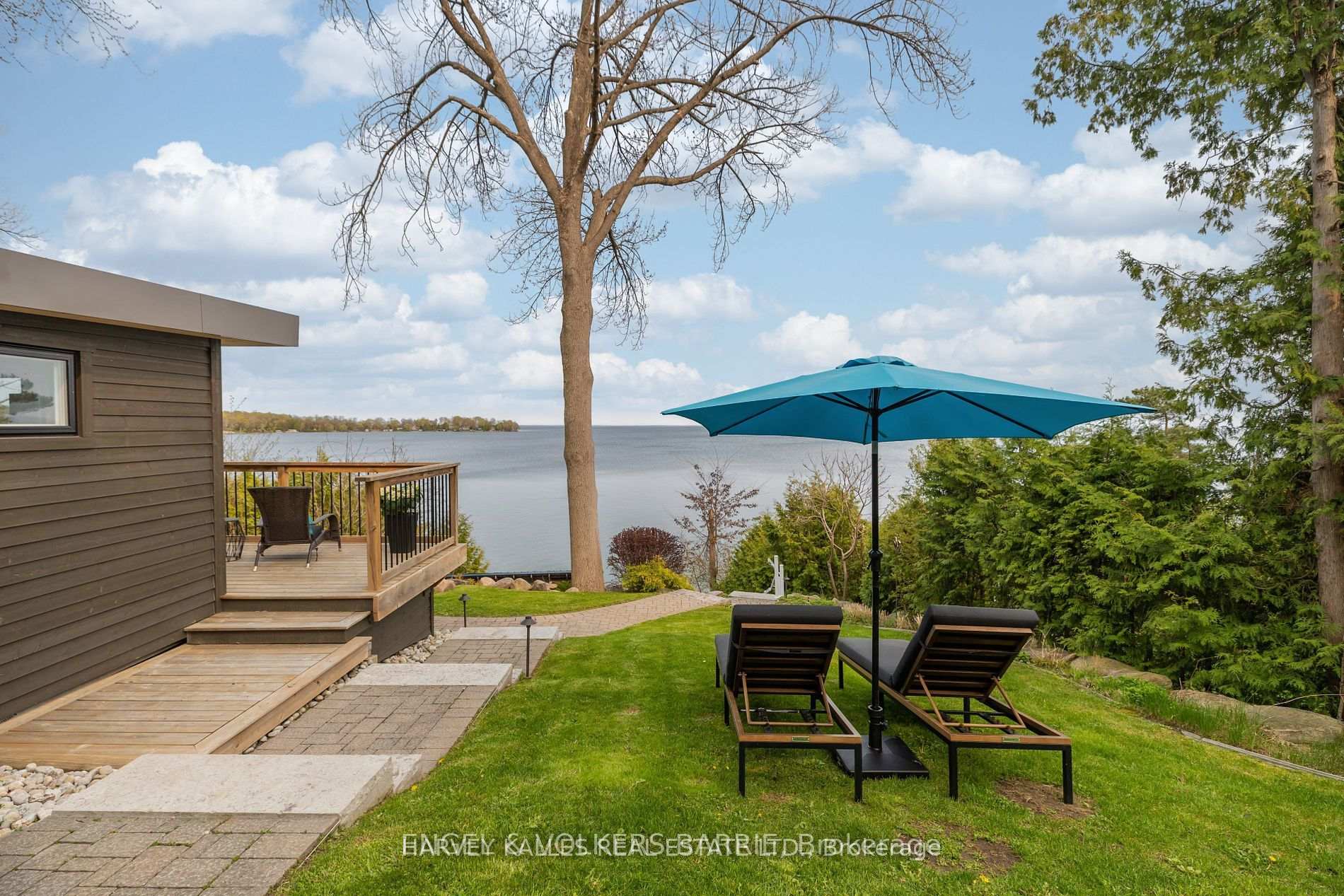 2369 Lakeshore Road E