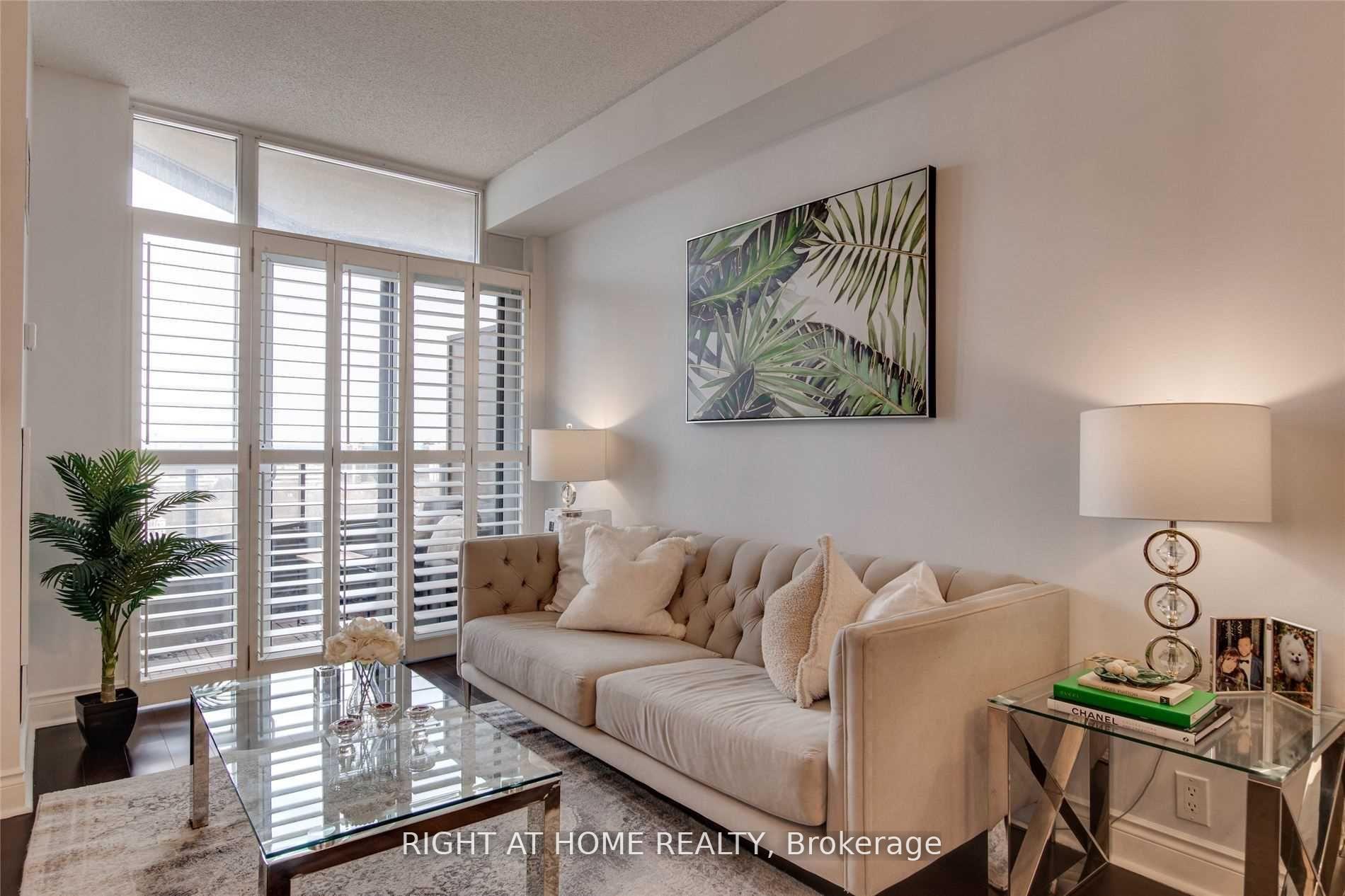 2 Bedrooms Condo at 80 Harrison Garden,  Toronto For sale