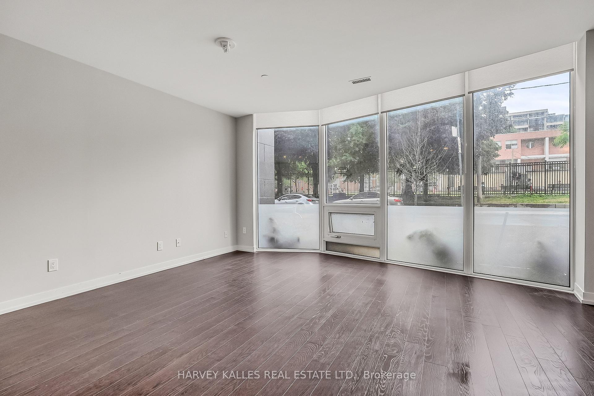 4 Bedrooms Condo at 85 Wood, Toronto For sale