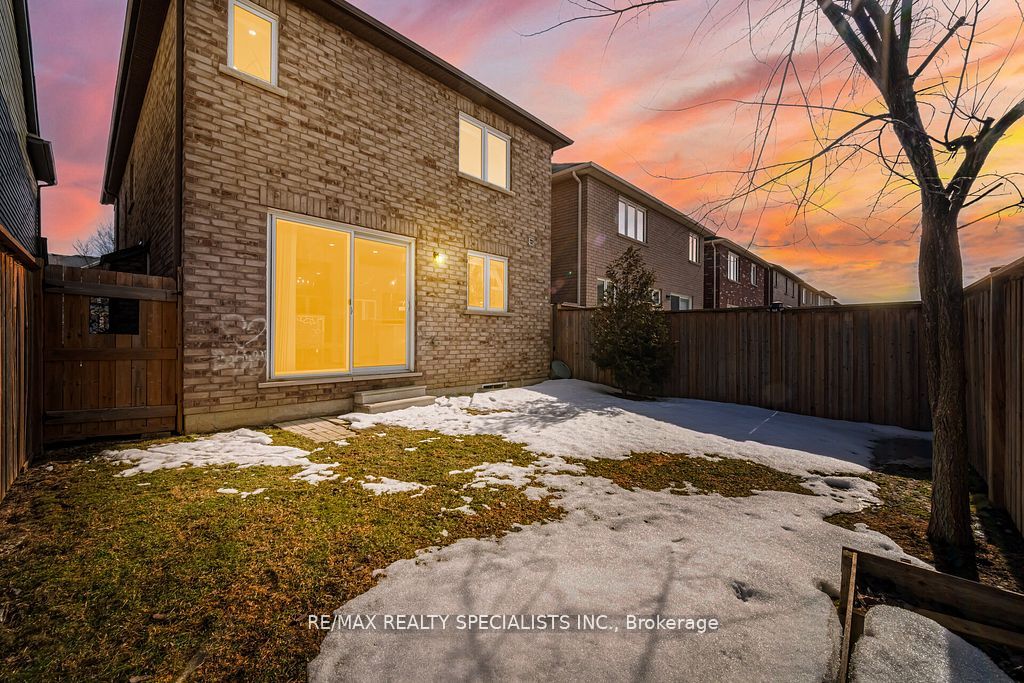 31 Enford Crescent
