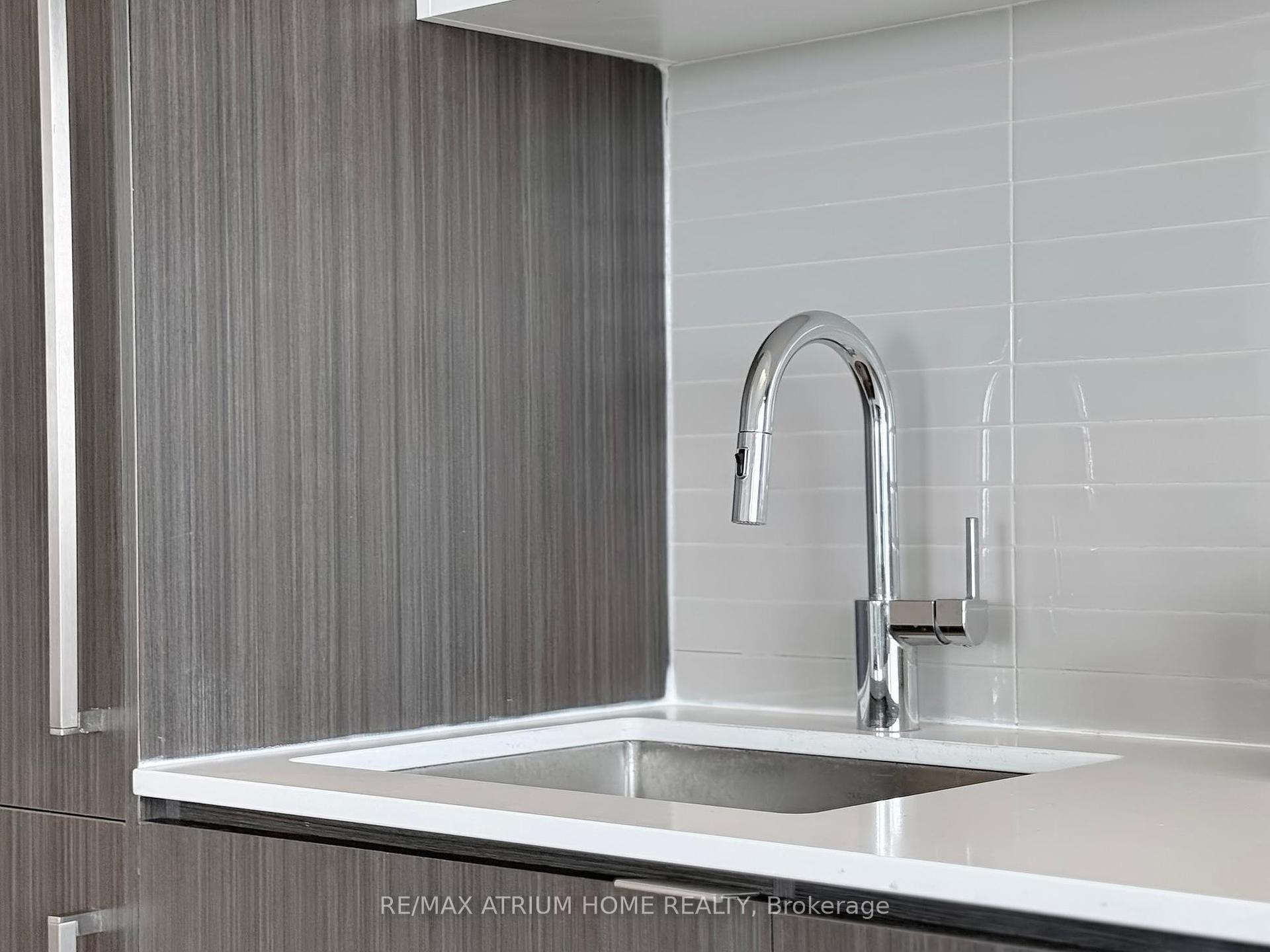 2 Bedrooms Condo at 55 Cooper, Toronto For sale