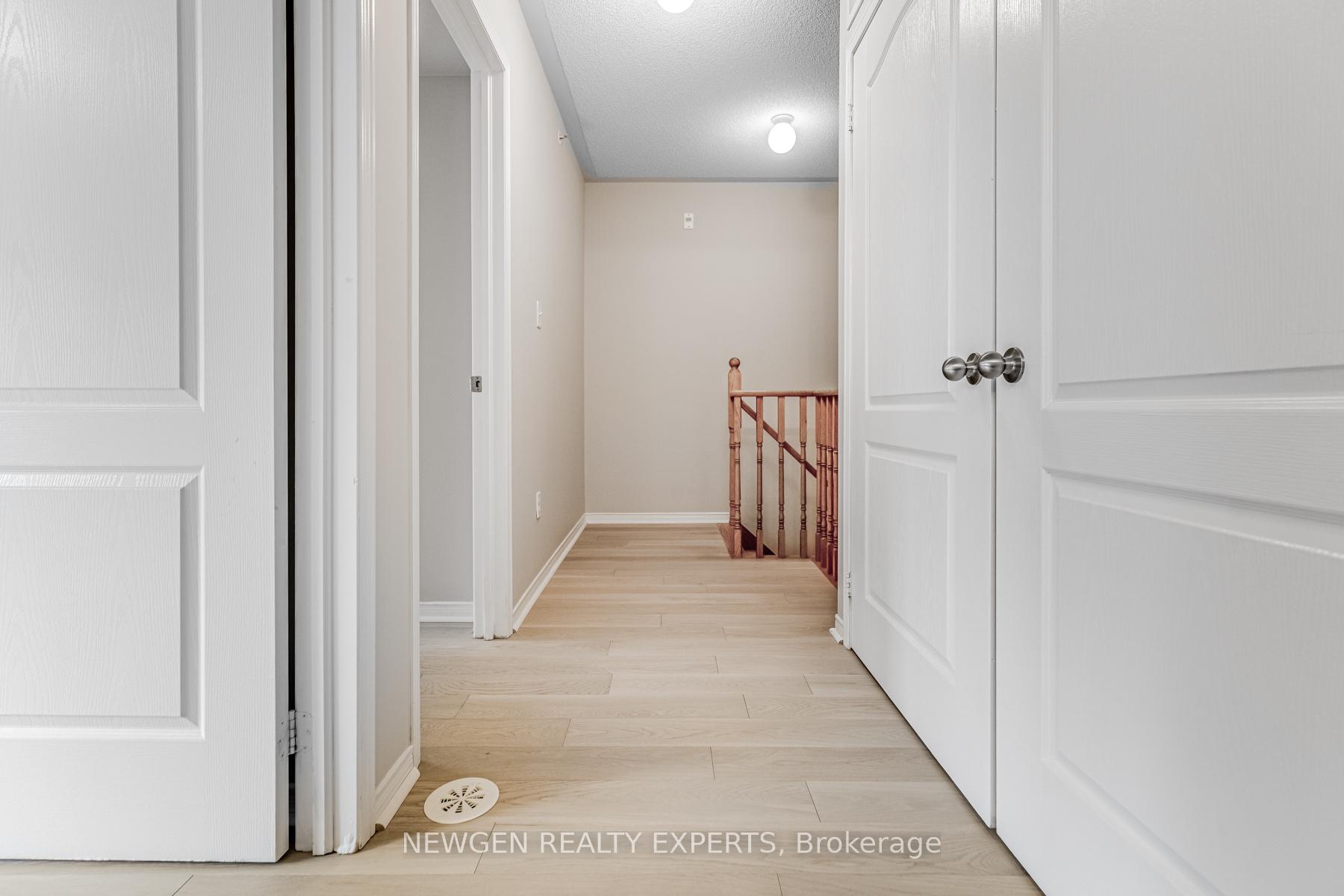 2 Bedrooms Condo at 51 Hays, Oakville For sale