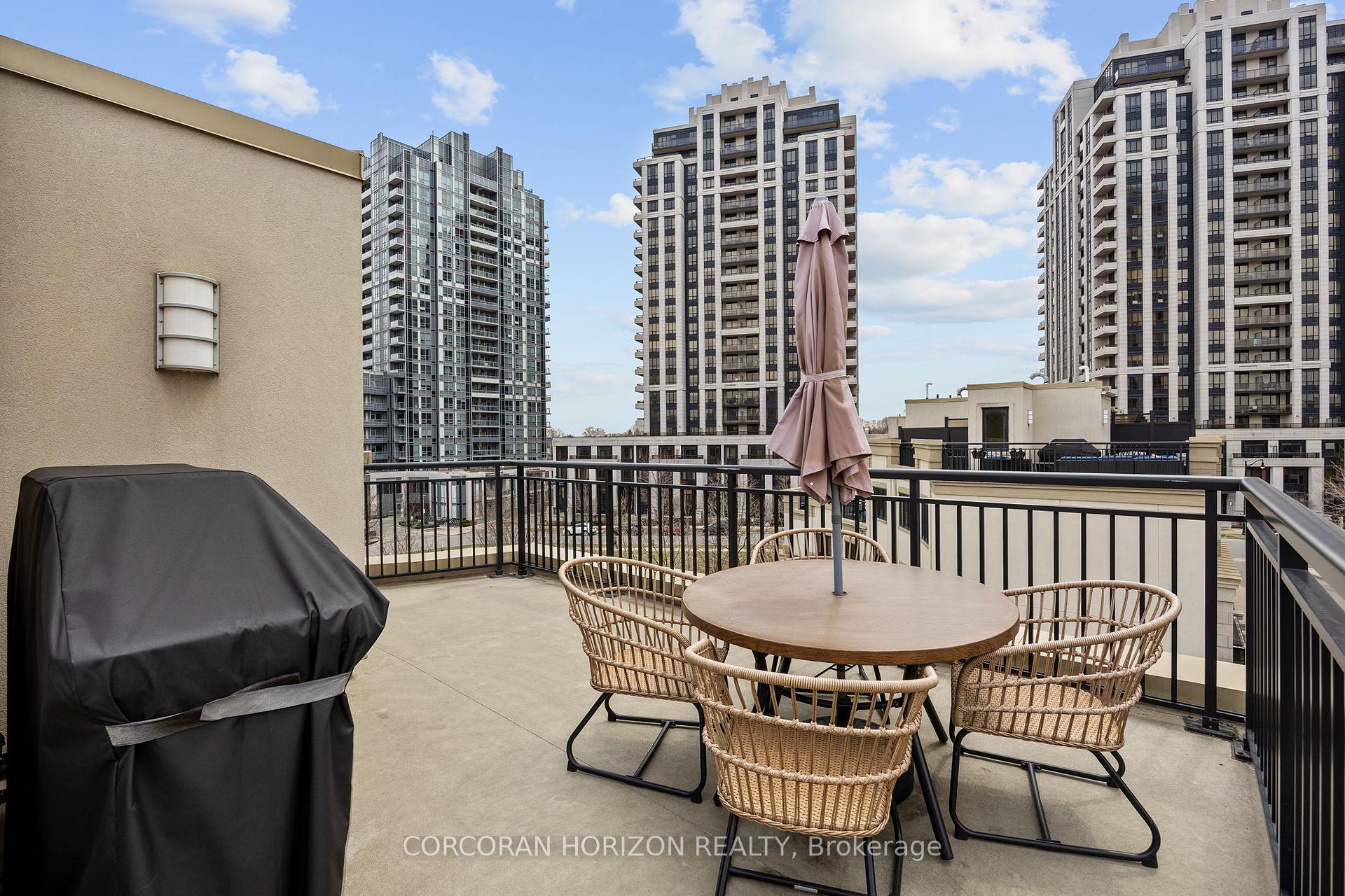 4 Bedrooms Condo at 9 Oakburn, Toronto For sale