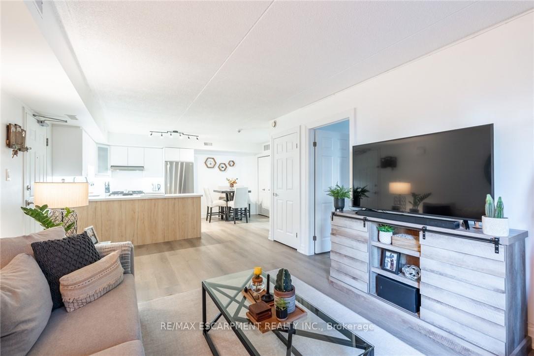 1 Bedroom Condo at 2010 Cleaver,  Burlington For sale