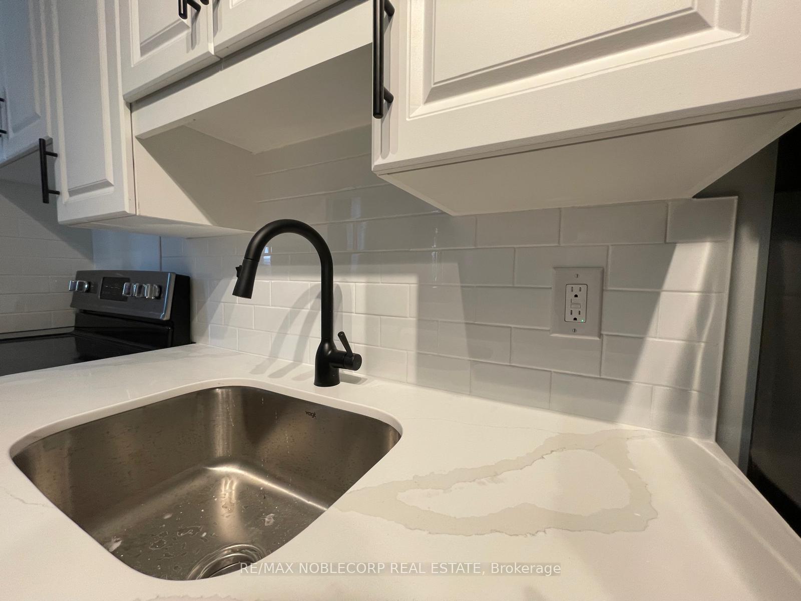 1 Bedroom Condo at 5 Applewood, Hamilton For sale