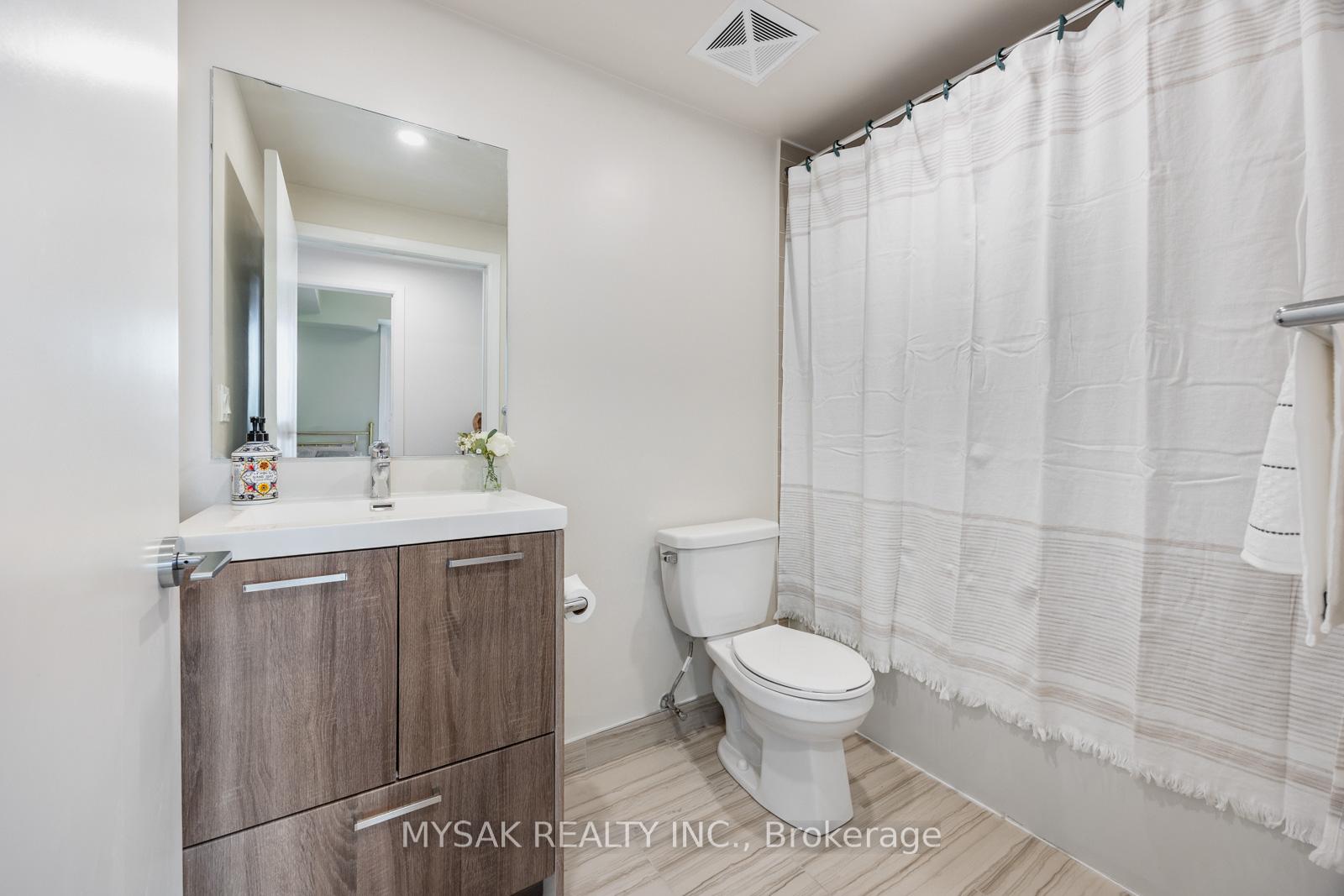 2 Bedrooms Condo at 385 Osler, Toronto For sale