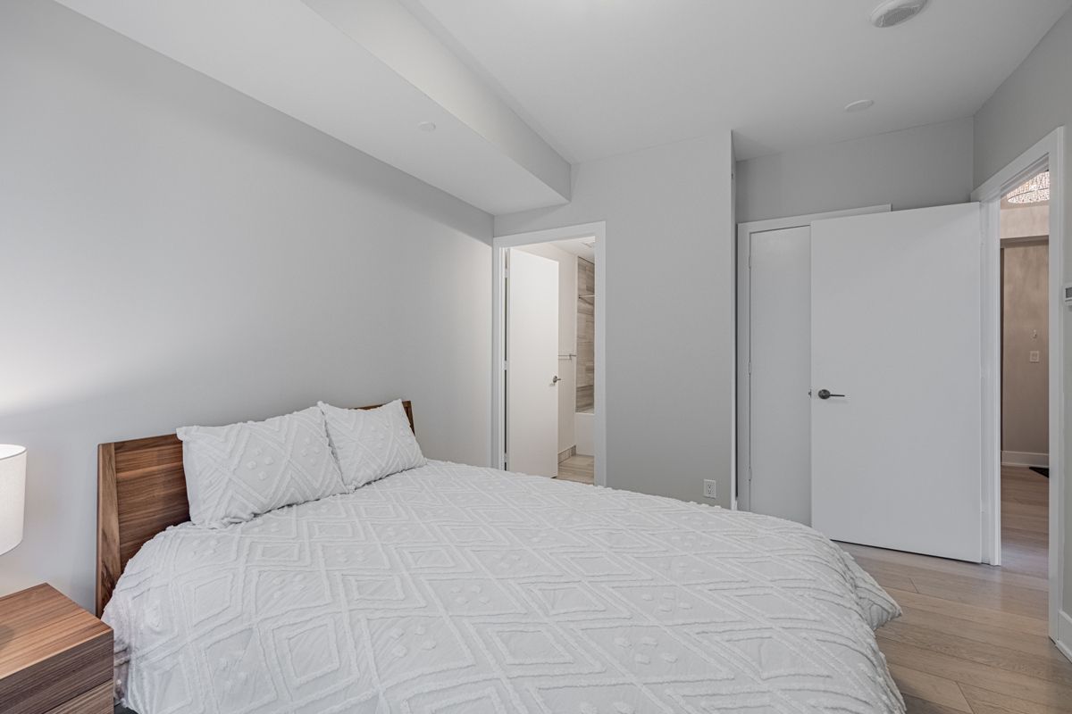 200 Bloor Street W 1001