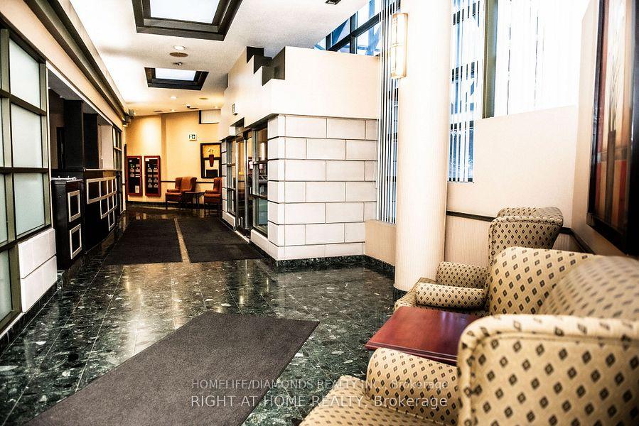 2 Bedrooms Condo at 4205 SHIPP,  Mississauga For sale