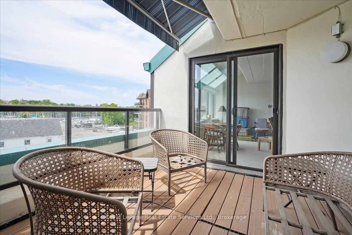 2 Bedrooms Condo at 100 Bronte, Oakville For sale