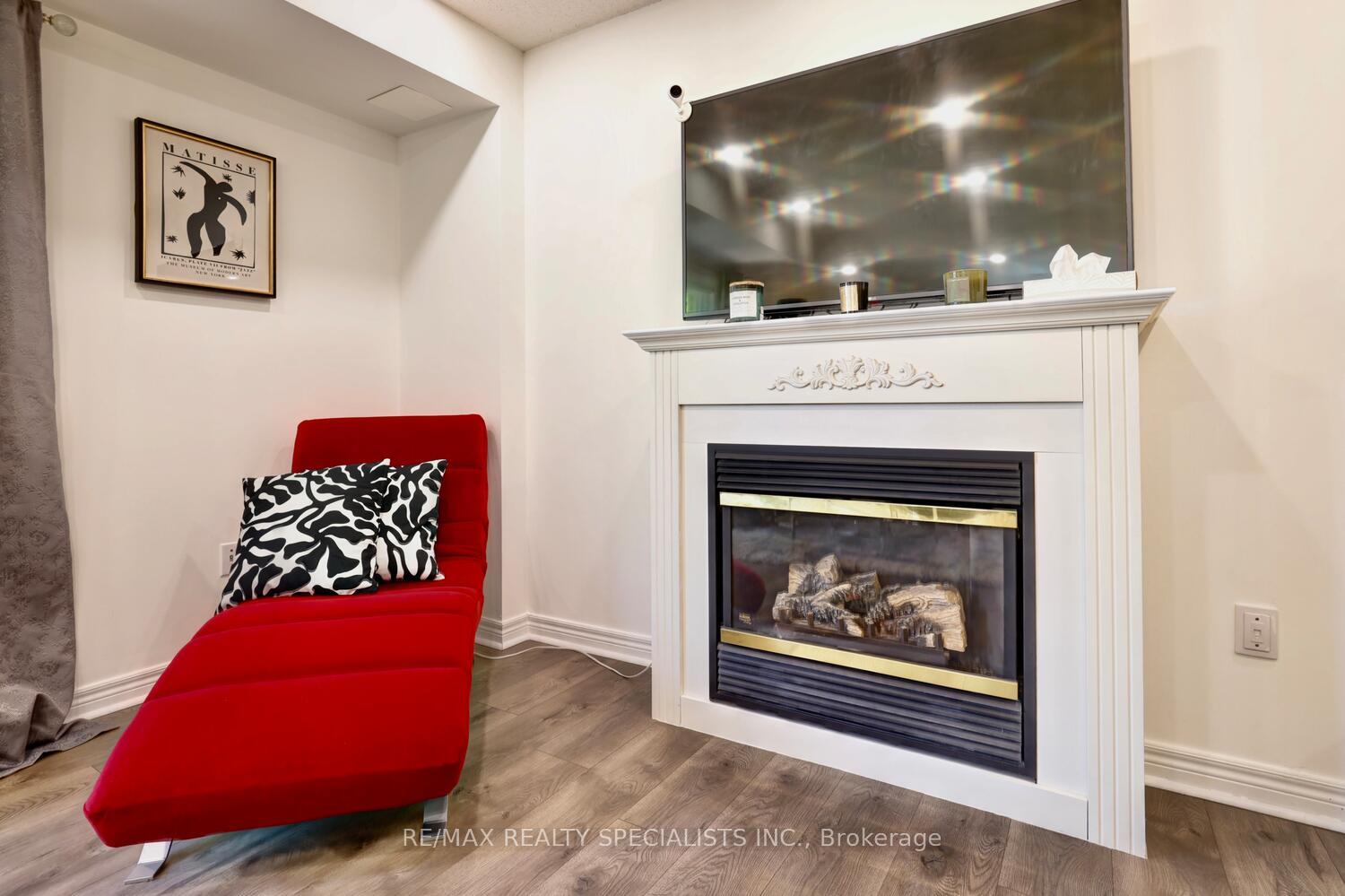 4 Bedrooms Condo at 1128 Dundas, Mississauga For sale