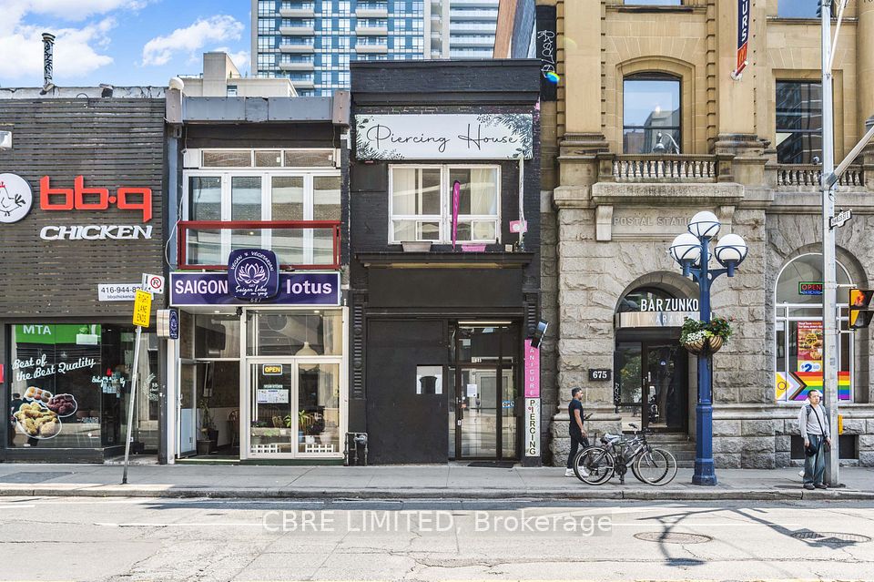 685 Yonge