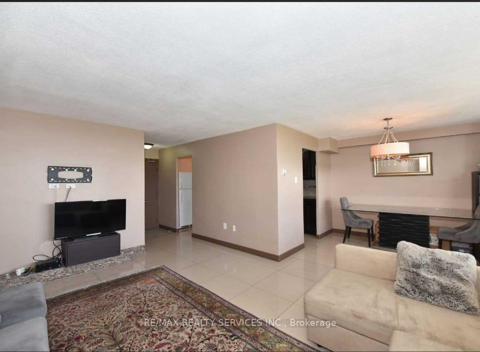 2 Bedrooms Condo at 270 PALMDALE,  Toronto For sale