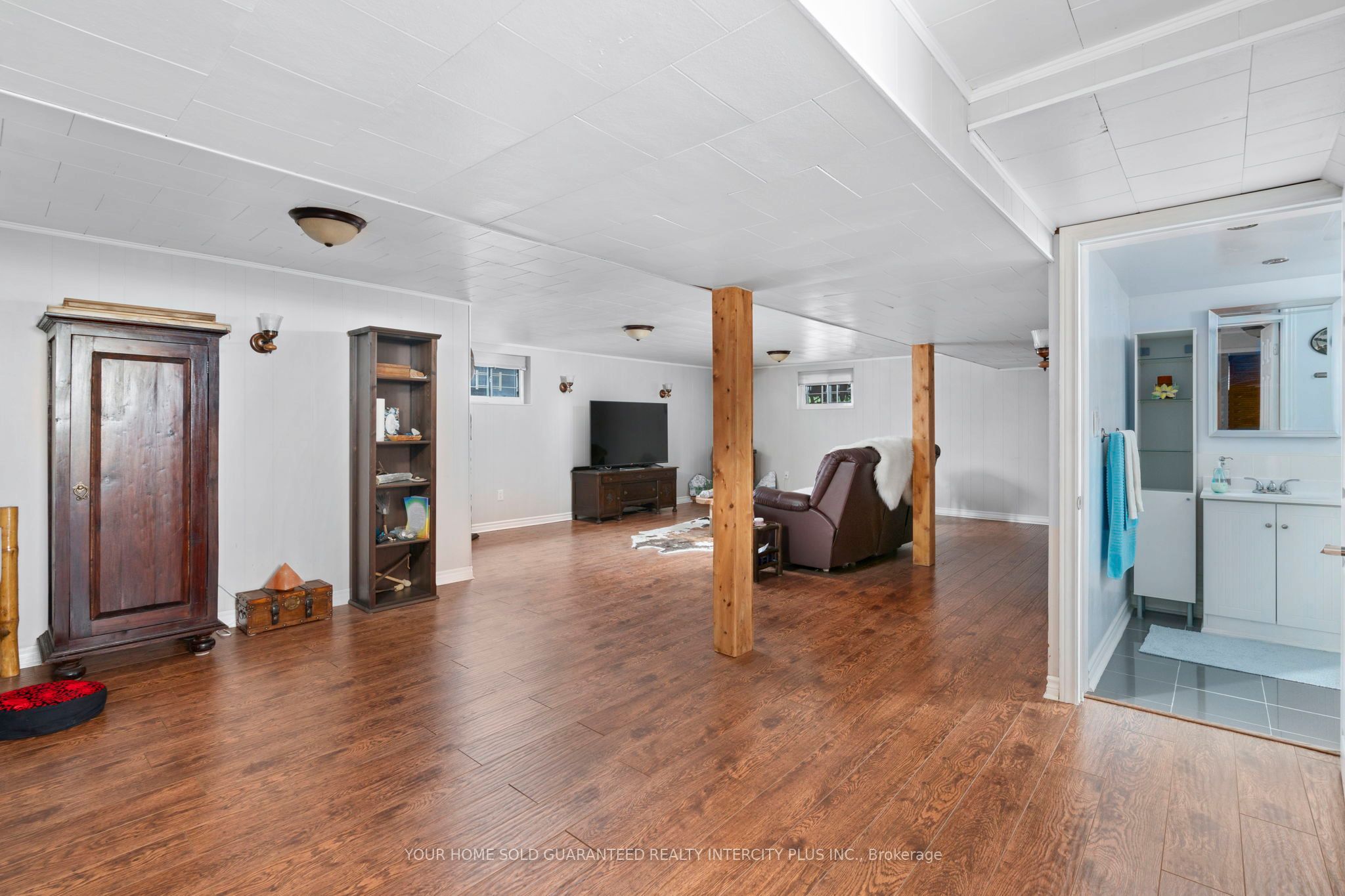 8 Neapolitan Drive