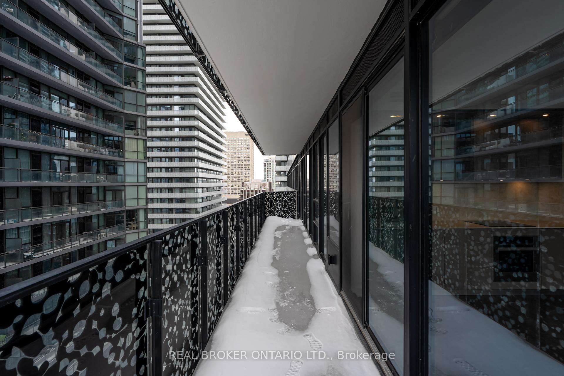 3 Bedrooms Condo at 55 Charles St, Toronto For sale