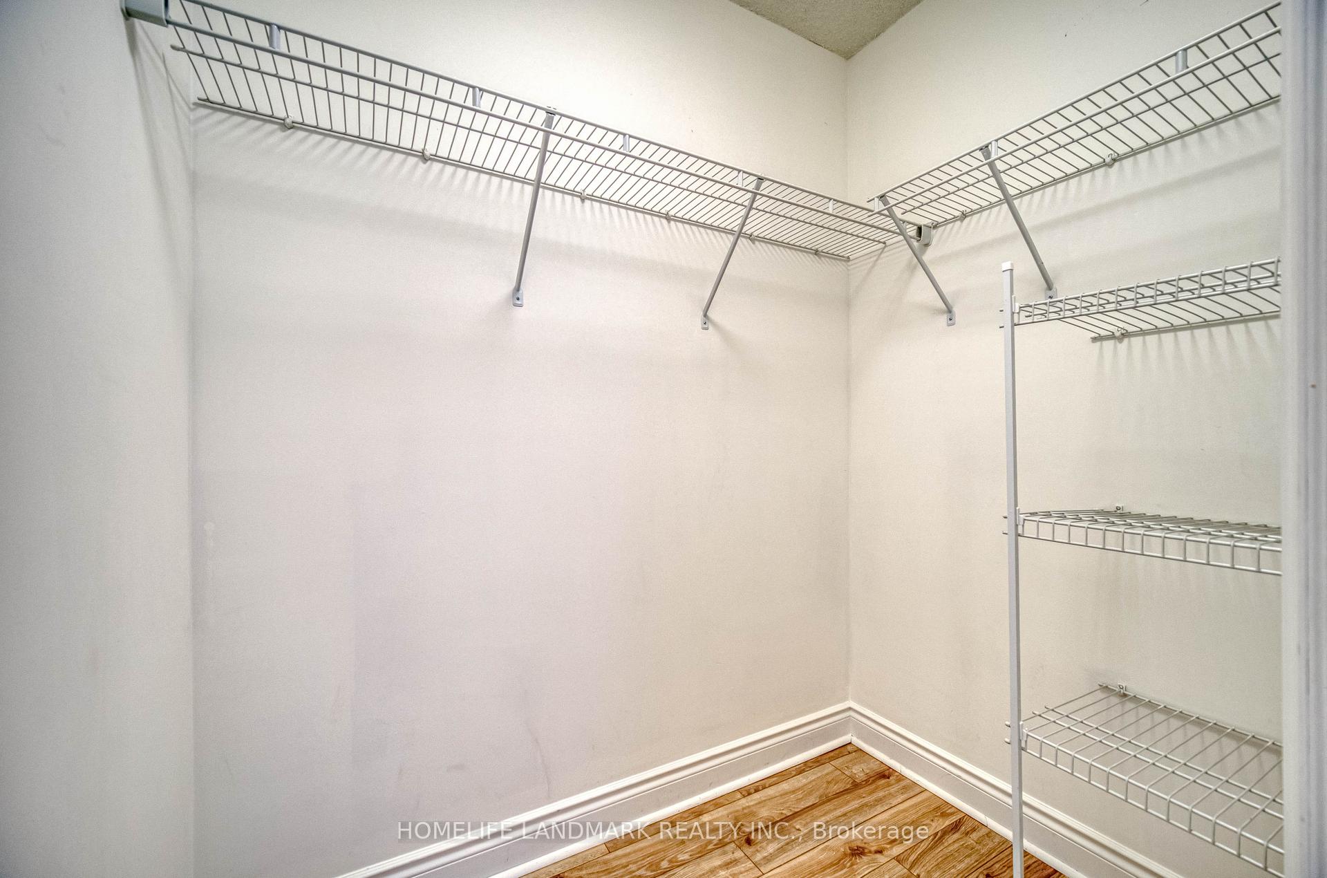 3 Bedrooms Condo at 500 Doris,  Toronto For sale