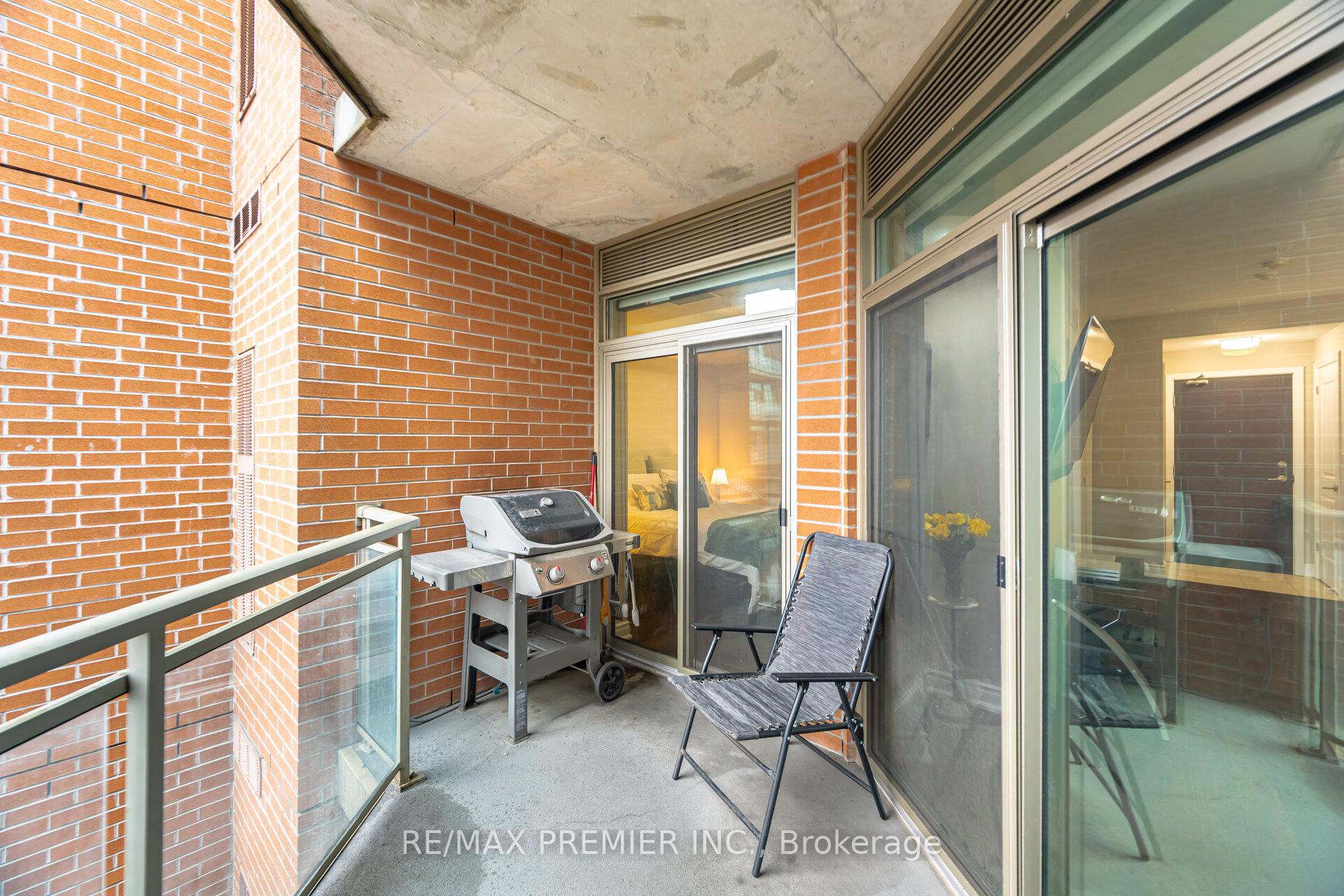 1 Bedroom Condo at 281 Woodbridge,  Vaughan For sale