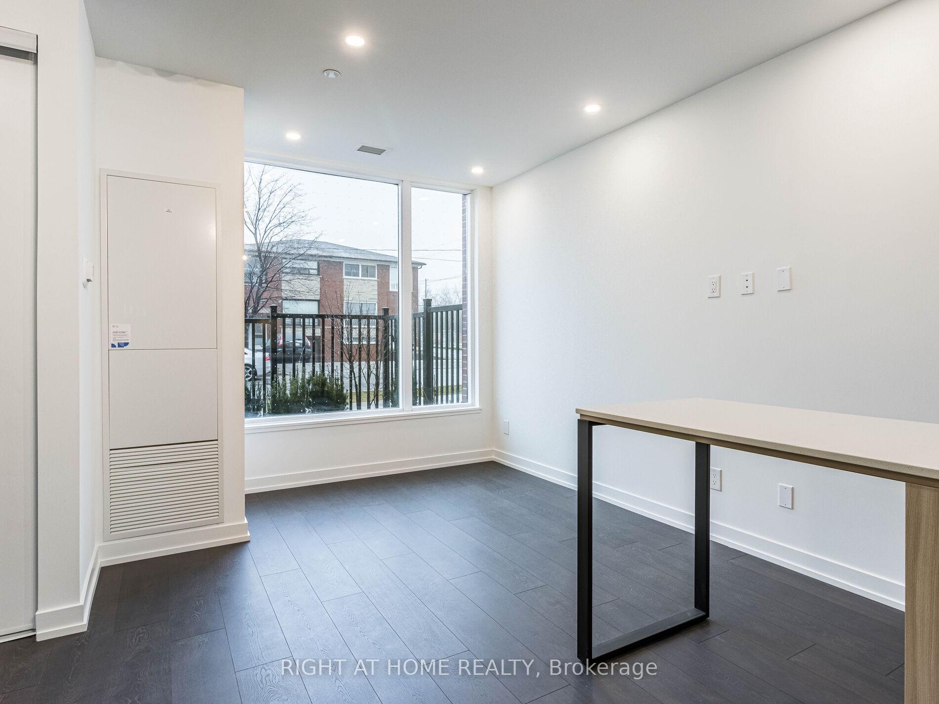 2 Bedrooms Condo at 5 maryport, Toronto For sale