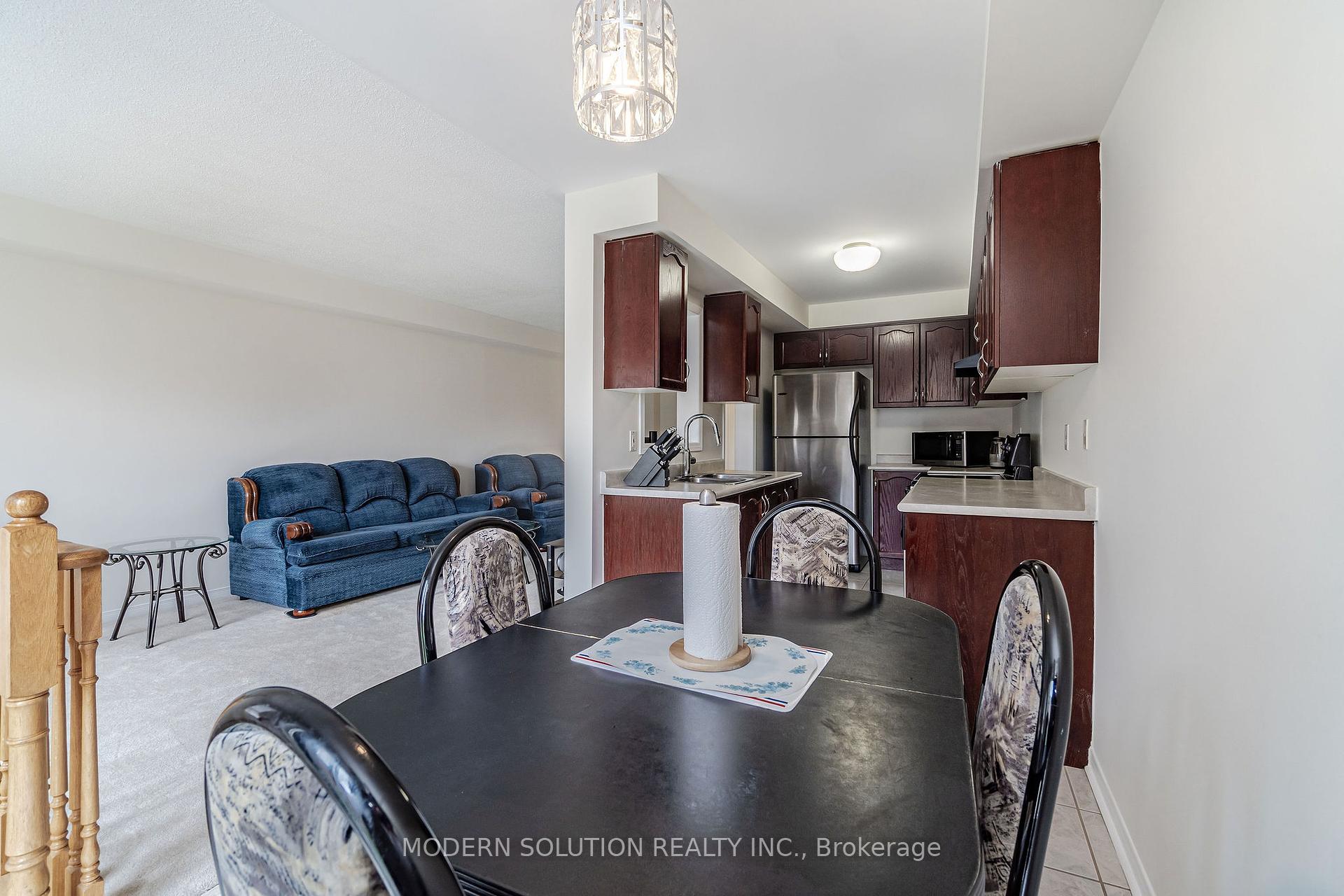 3 Bedrooms Condo at 525 Novo Star, Mississauga For sale
