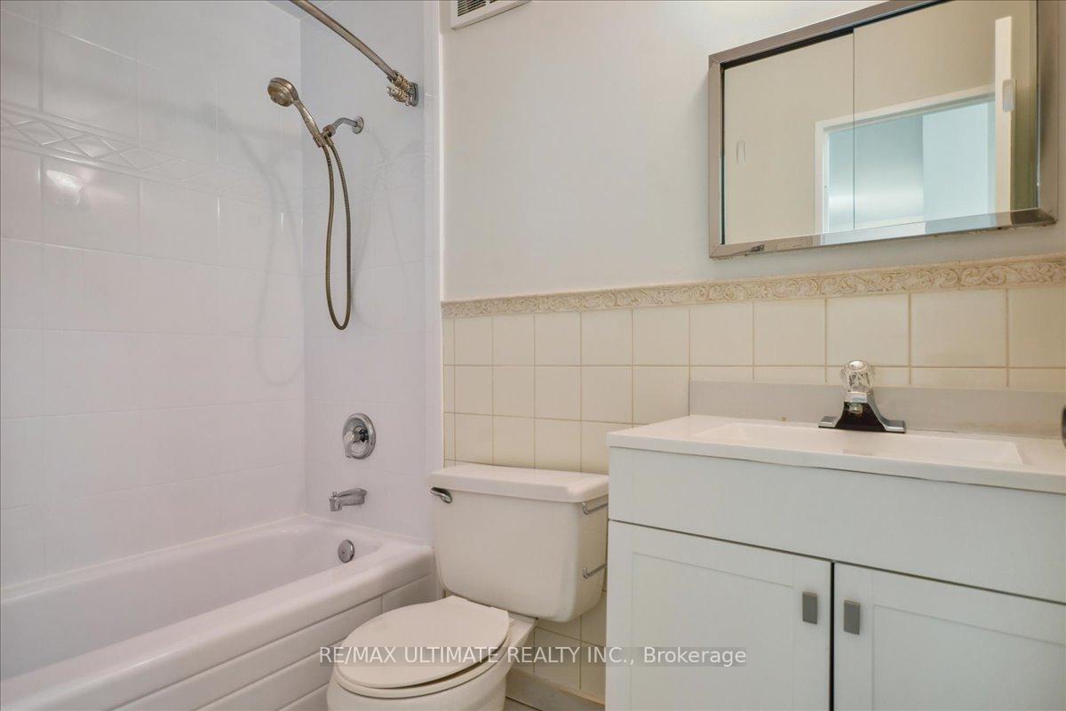 3 Bedrooms Condo at 2001 Bonnymede, Mississauga For sale