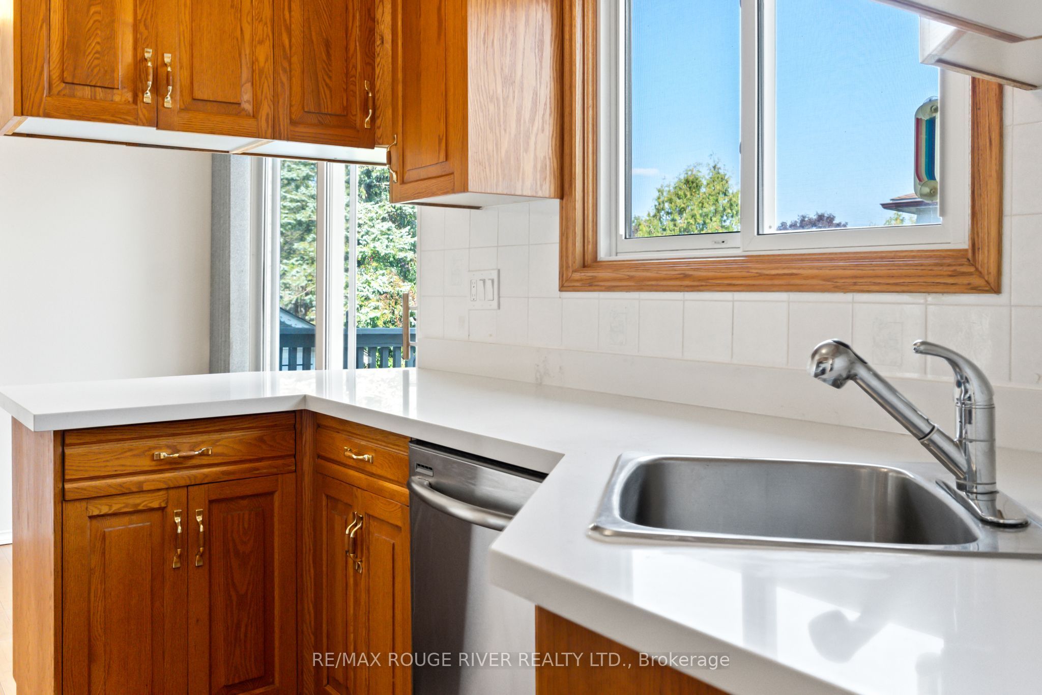 1 Applewood Crescent
