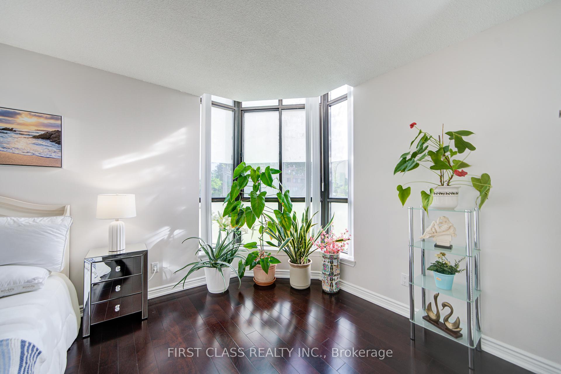 3 Bedrooms Condo at 25 Bamburgh, Toronto For sale