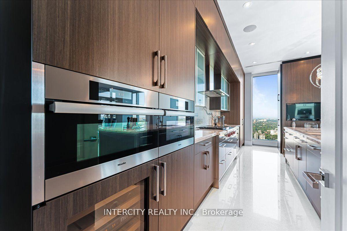 3 Bedrooms Condo at 50 Yorkville, Toronto For sale