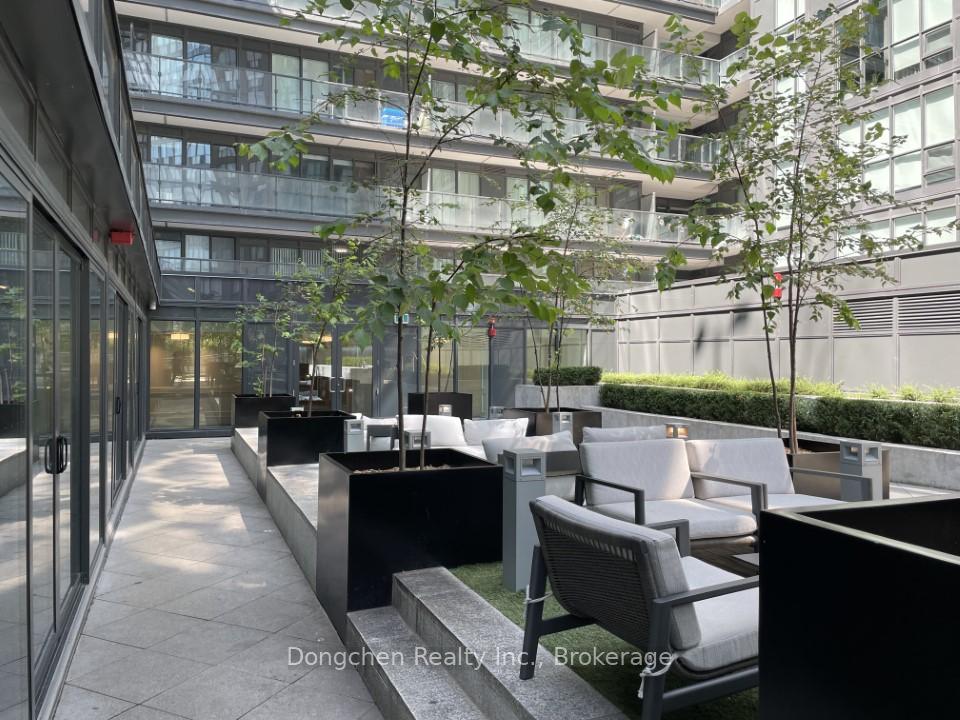 2 Bedrooms Condo at 955 Bay,  Toronto For sale