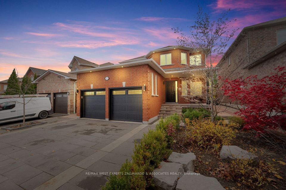 7 Southbury Manor