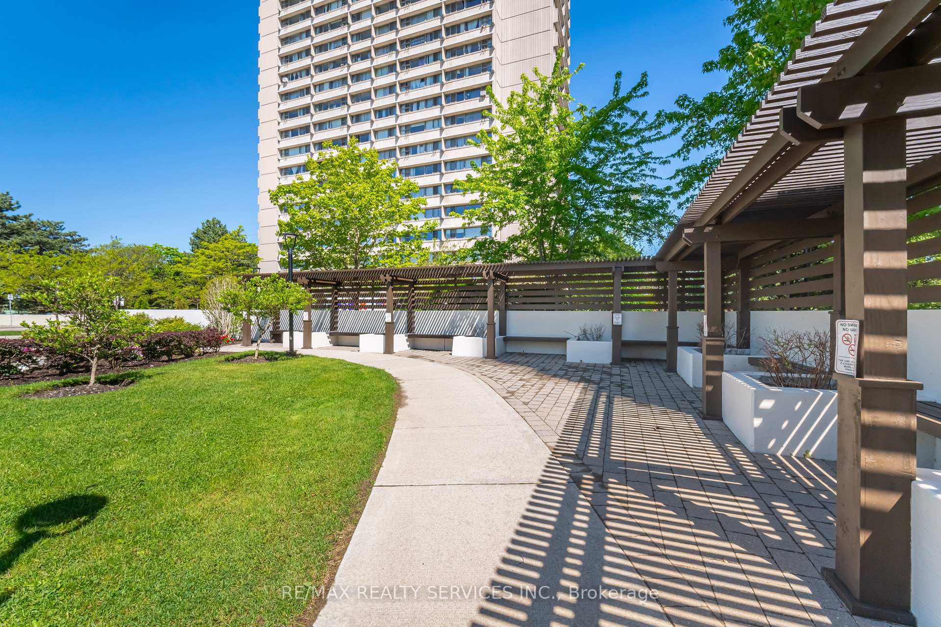 2 Bedrooms Condo at 715 Don Mills, Toronto For sale