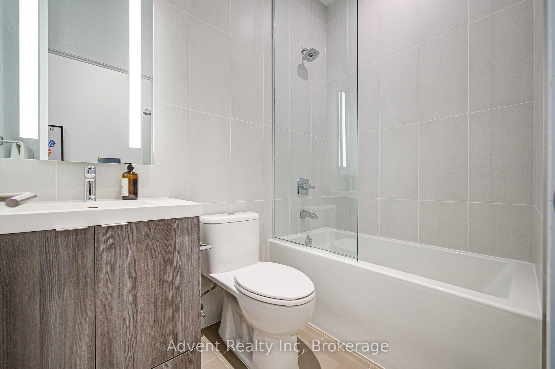 2 Bedrooms Condo at 585 Bloor,  Toronto For sale