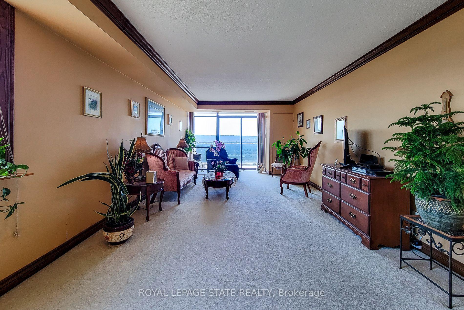 3 Bedrooms Condo at 301 Frances, Hamilton For sale