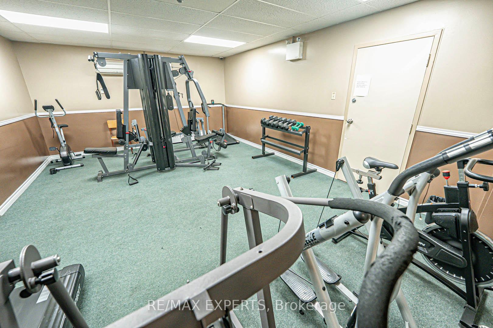 3 Bedrooms Condo at 1625 Bloor, Mississauga For sale