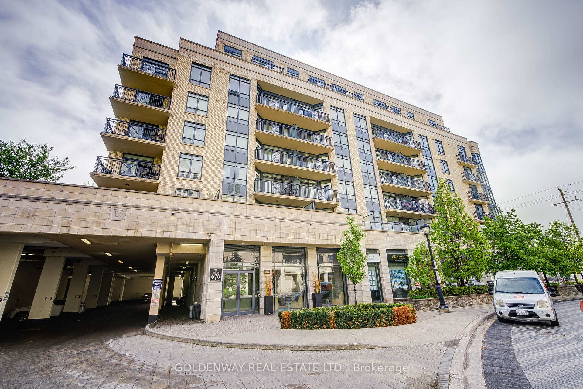 2 Bedrooms Condo at 676 Sheppard, Toronto For sale