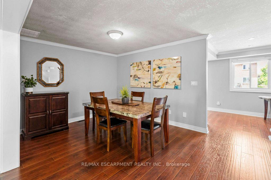 3 Bedrooms Condo at 29 HERITAGE, Hamilton For sale