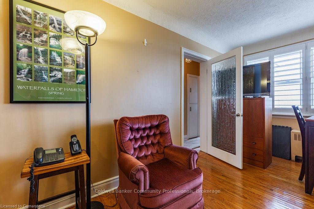 2 Bedrooms Co-op at 5 East 36th,  Hamilton For sale