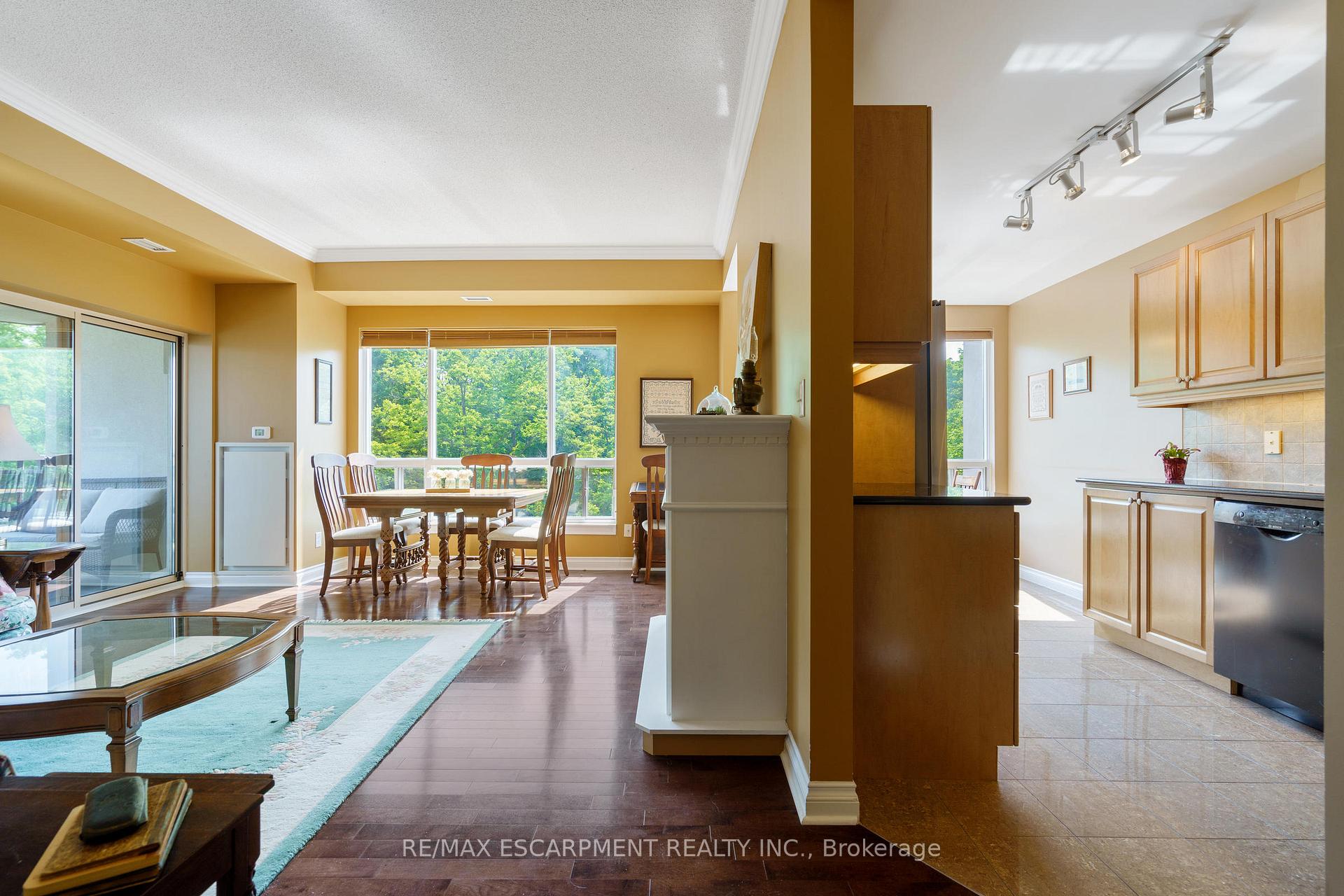 2 Bedrooms Condo at 4000 Creekside, Hamilton For sale