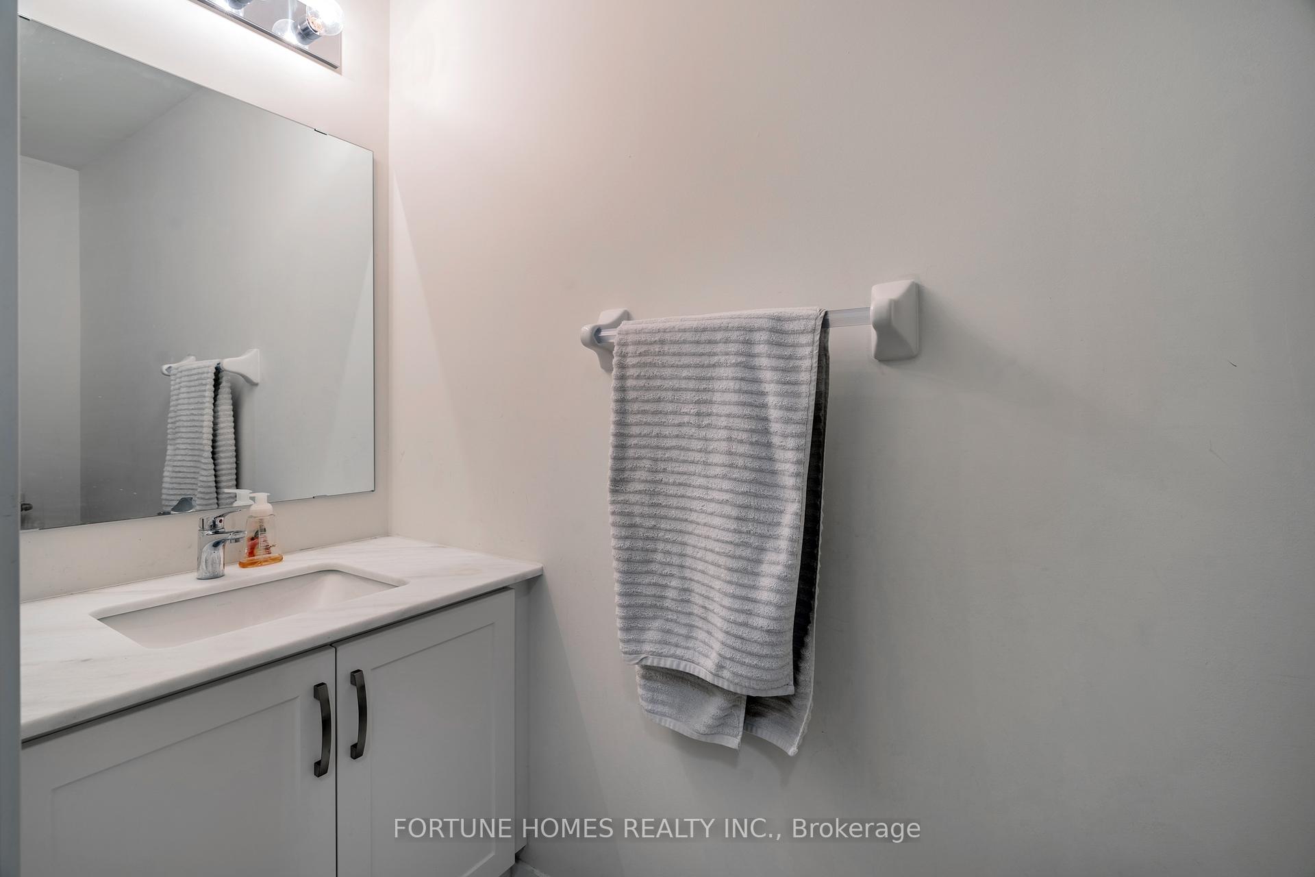 3 Bedrooms Condo at 39 John Perkins Bull, Toronto For sale
