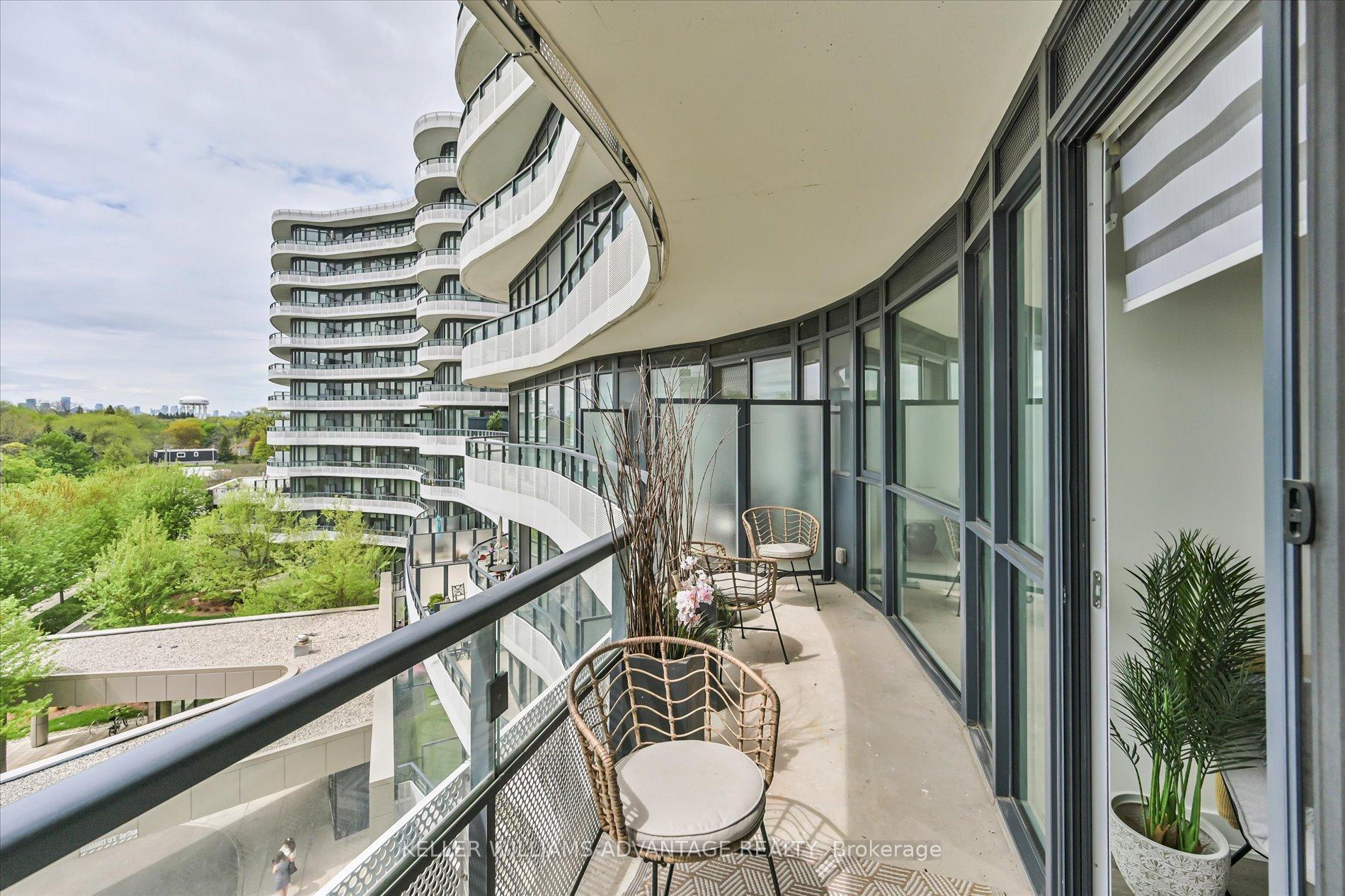 2 Bedrooms Condo at 99 The Donway, Toronto For sale