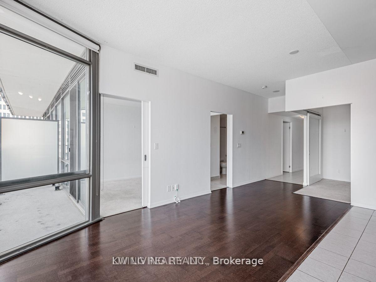 2 Bedrooms Condo at 832 Bay,  Toronto For sale