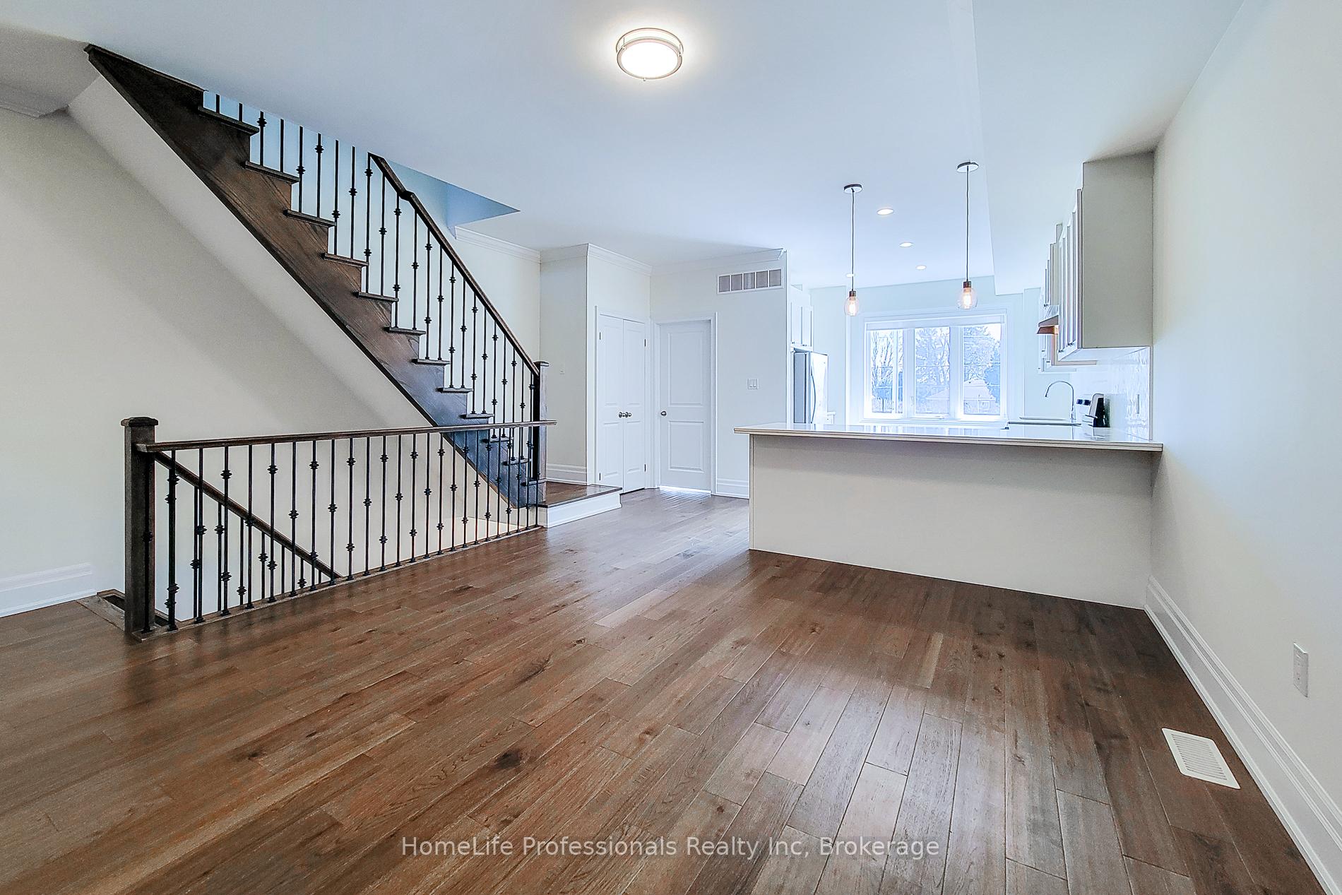 3 Bedrooms Condo at 111 Wilson, Hamilton For sale