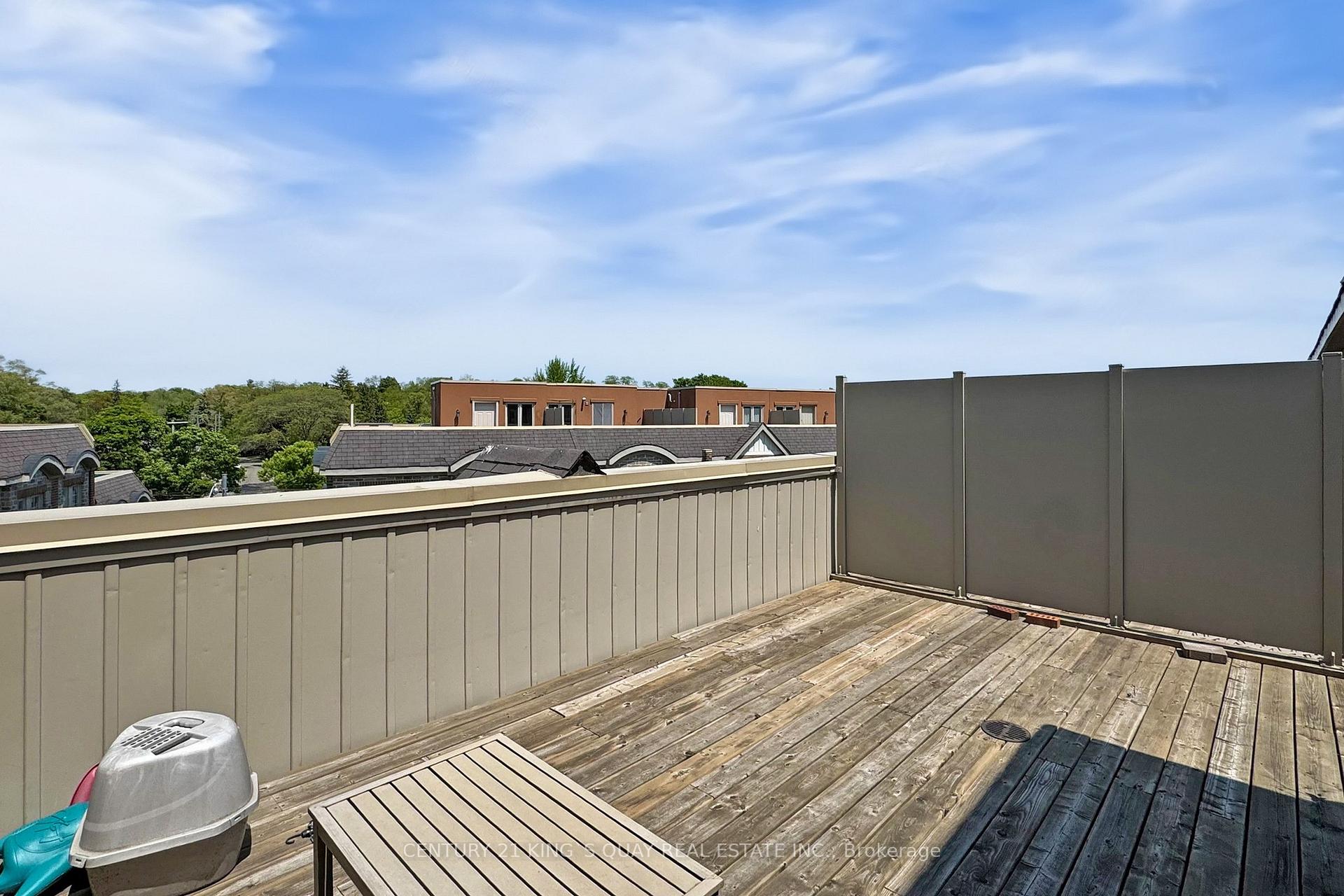 2 Bedrooms Condo at 9 Windermere, Toronto For sale